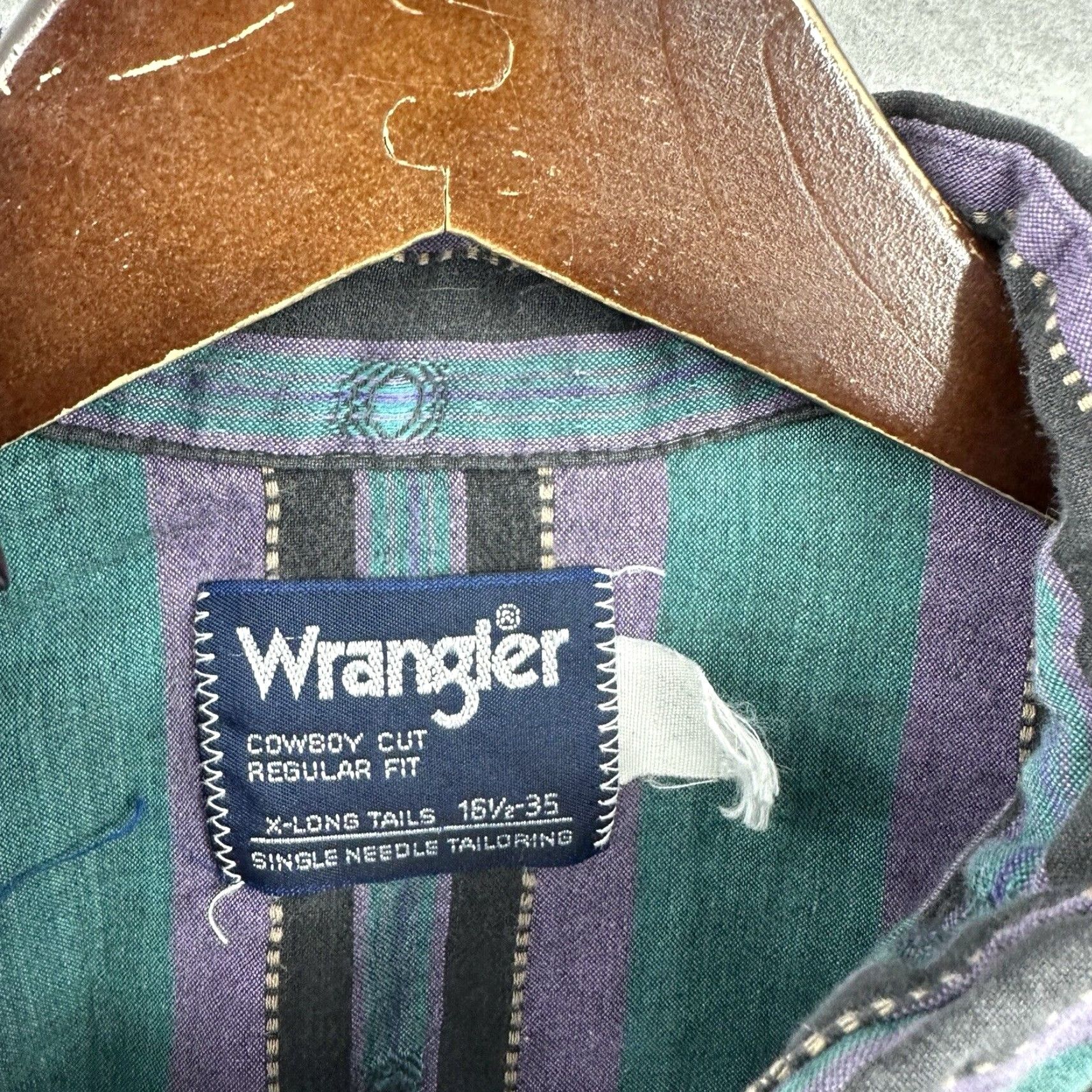 Wrangler Vintage Wrangler Cowboy Shirt Men Size 16.5 Purple Geometric Long Sleeve Button-Up 90s Casual Size US L / EU 52-54 / 3 - 6 Thumbnail
