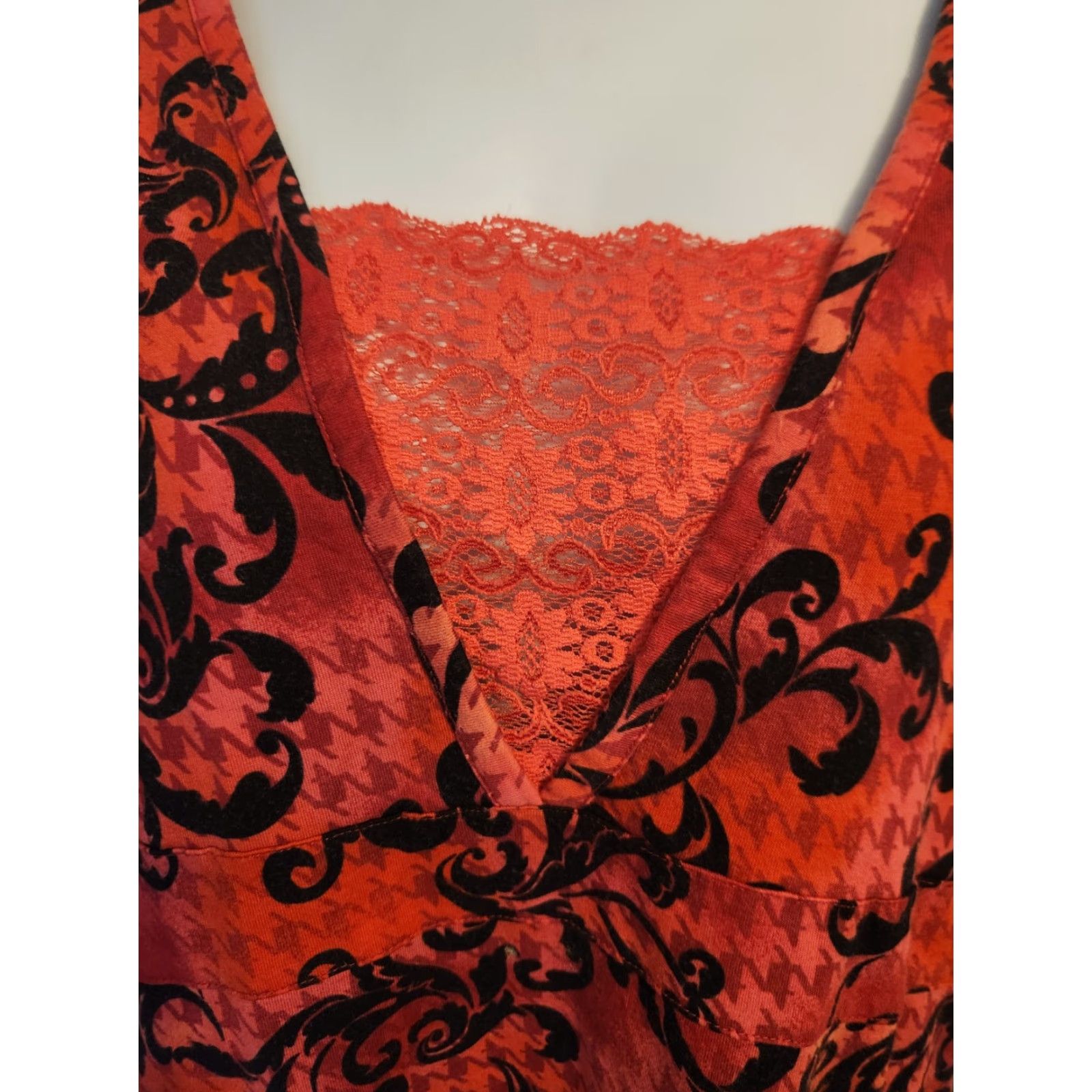 Essentials Liz & Me Essentials Red Lace Trim Floral Houndstooth Print Top 3X Women's Blouse Long Sleeve V-Neck Casual Relaxed Cotton Lace 100% Tagless Easy Care# Size XXL / US 16-18 / IT 52-54 - 2 Thumbnail