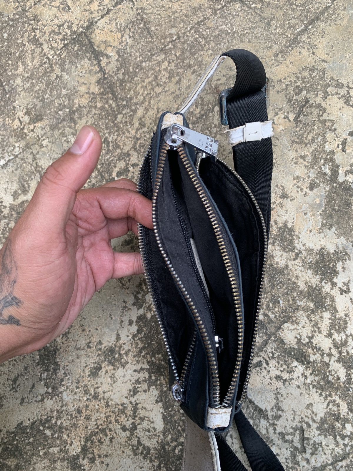 Designer × Dolce & Gabbana 2000s Dolce & Gabbana D&G Italy Fanny/Sling Bag Size ONE SIZE - 9 Thumbnail