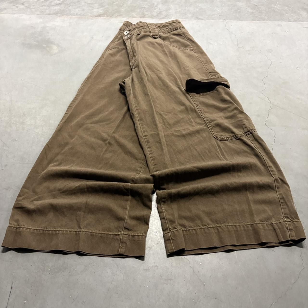 Vintage Crazy Vintage Y2K/2000s Super Baggy Wideleg Short Brown Cargo Pants! Size US 34 / EU 50 - 2 Thumbnail