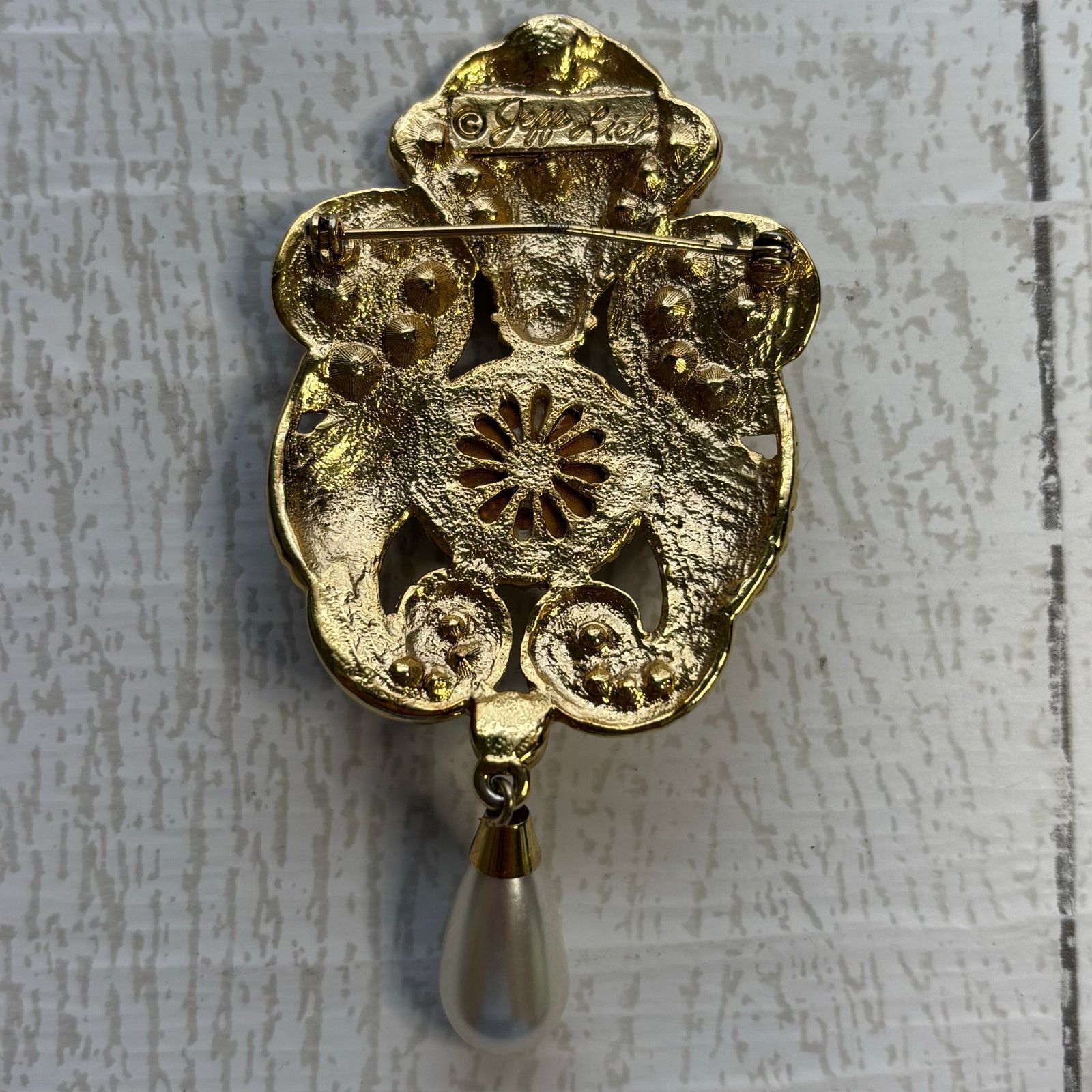 Other Vtg Jeff Lieb Gold Tone Brooch Faux Pearl Rhinestone Purple Size ONE SIZE - 2 Thumbnail