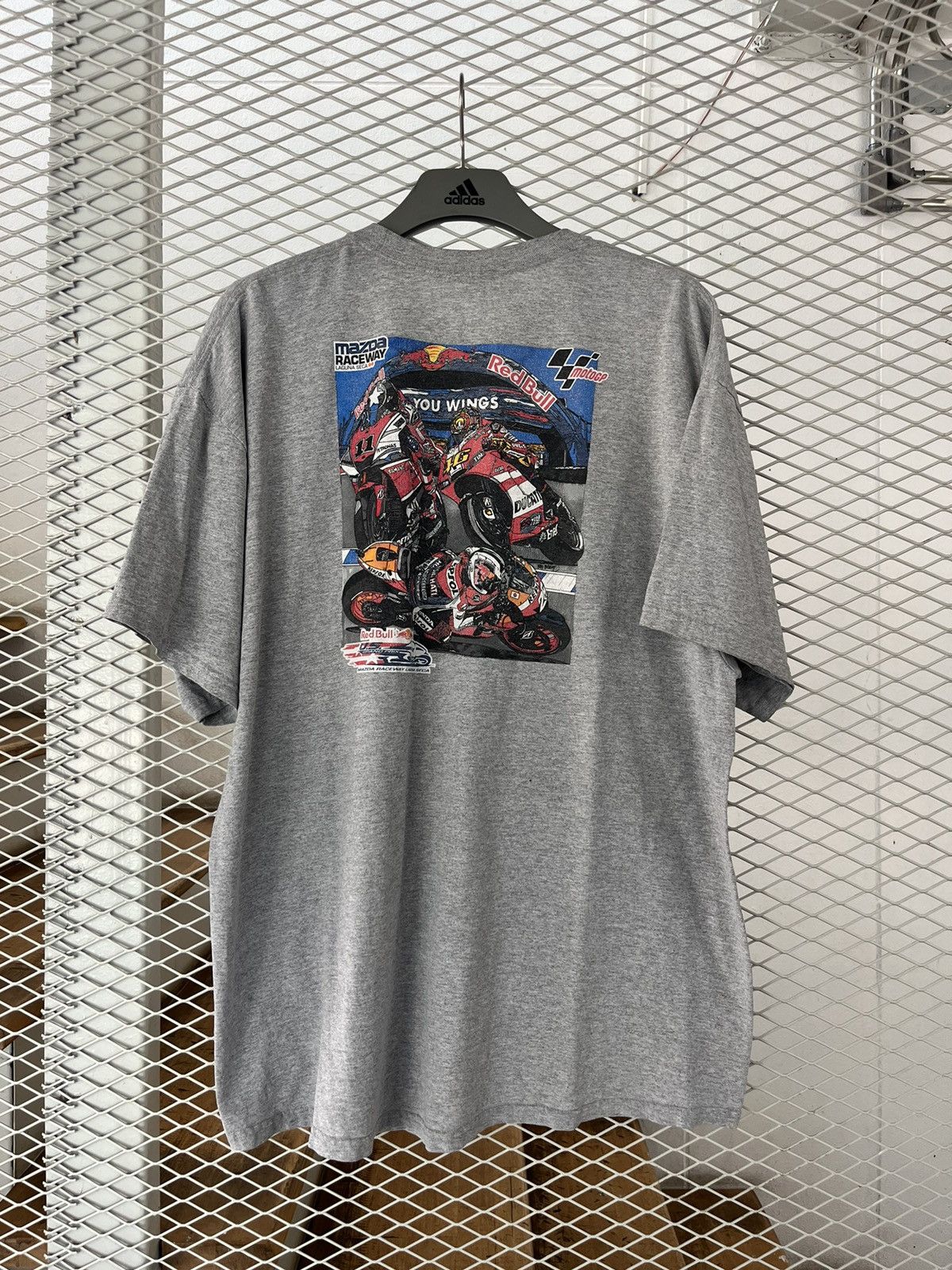 Red Bull × Vintage Vintage Red Bull Grand Prix MotoGP Mazda Raceway 00’s Tshirt Size US XXL / EU 58 / 5 - 3 Thumbnail
