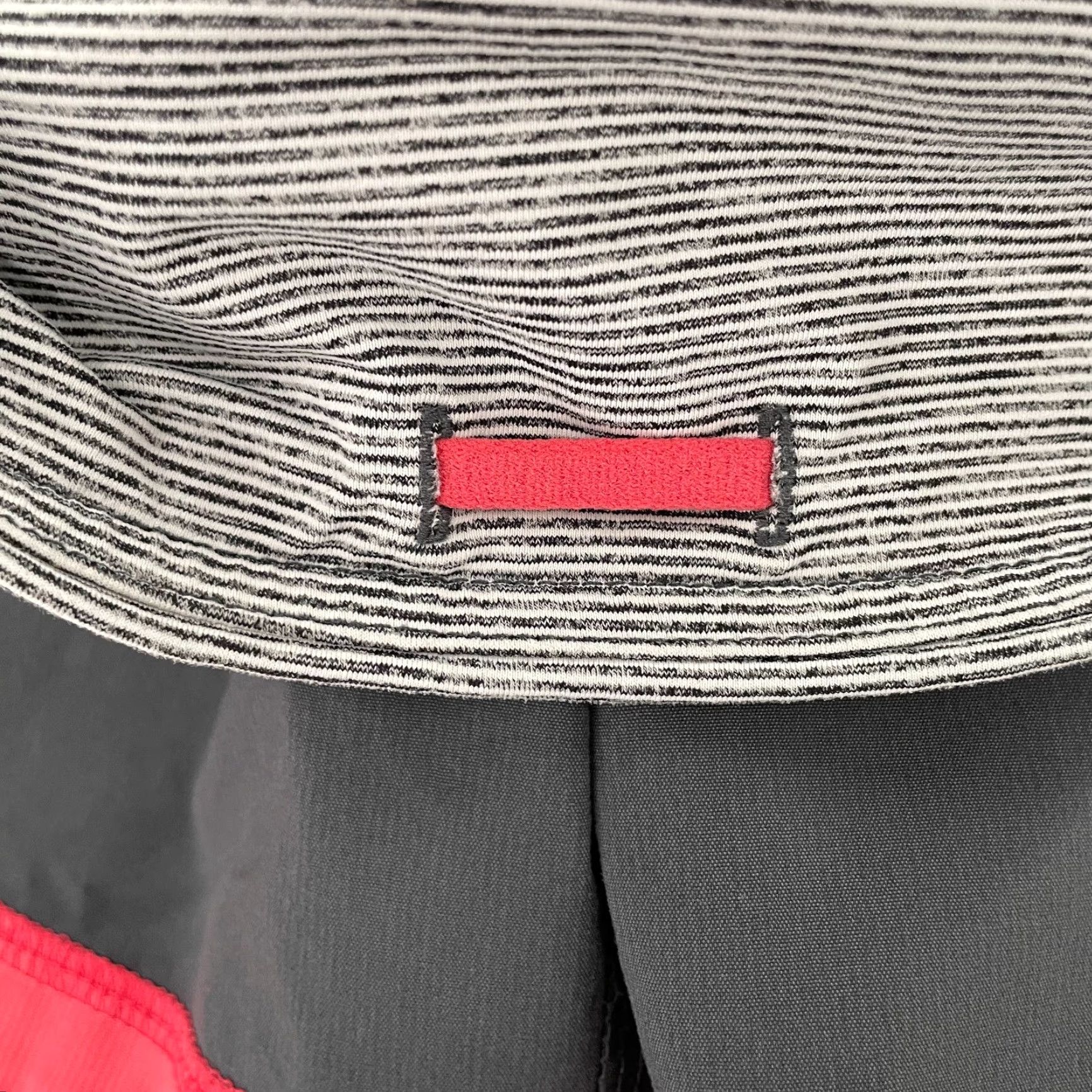 Lululemon Lululemon Shorts Womens 6 Gray Pink Lined Pockets Stretch Logo Ladies 6 Size 28" / US 6 / IT 42 - 3 Thumbnail