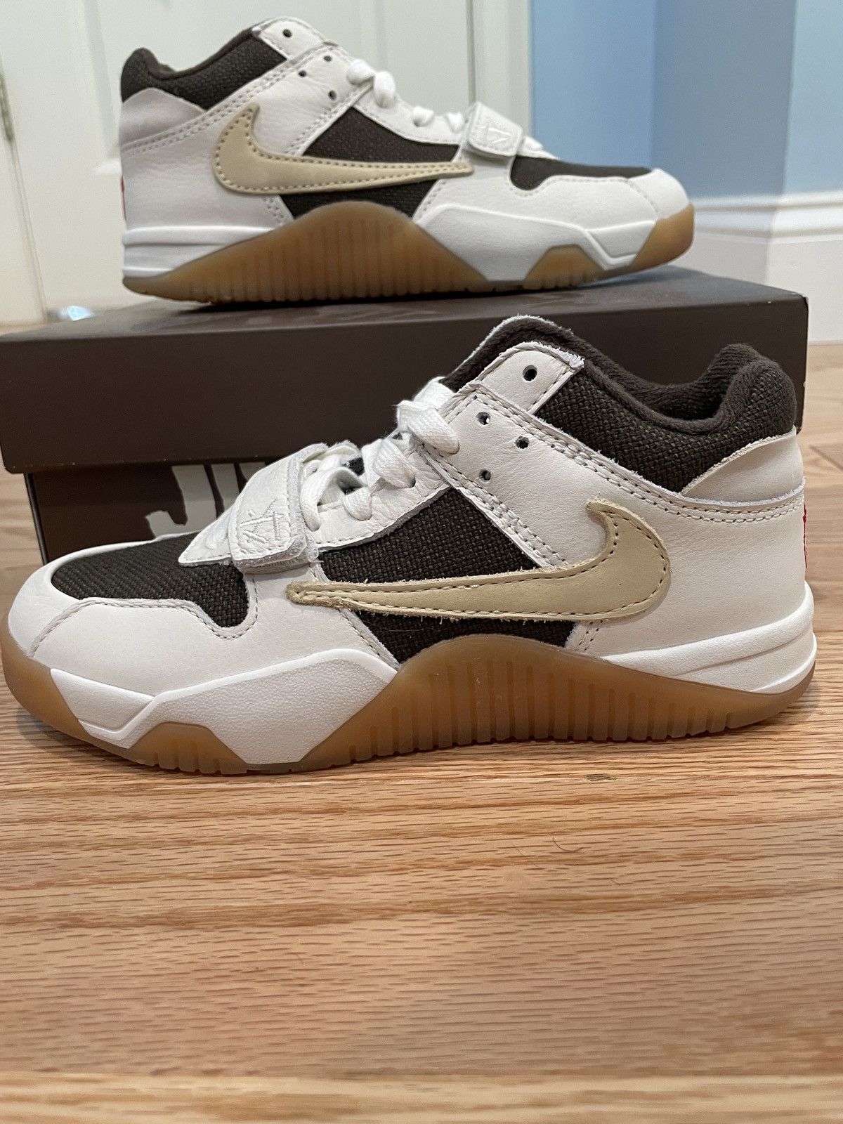 Nike × Travis Scott Size 2 Youth (2Y) Nike x Travis Scott Jumpman Jack Size US 5 / EU 37 - 1 Thumbnail