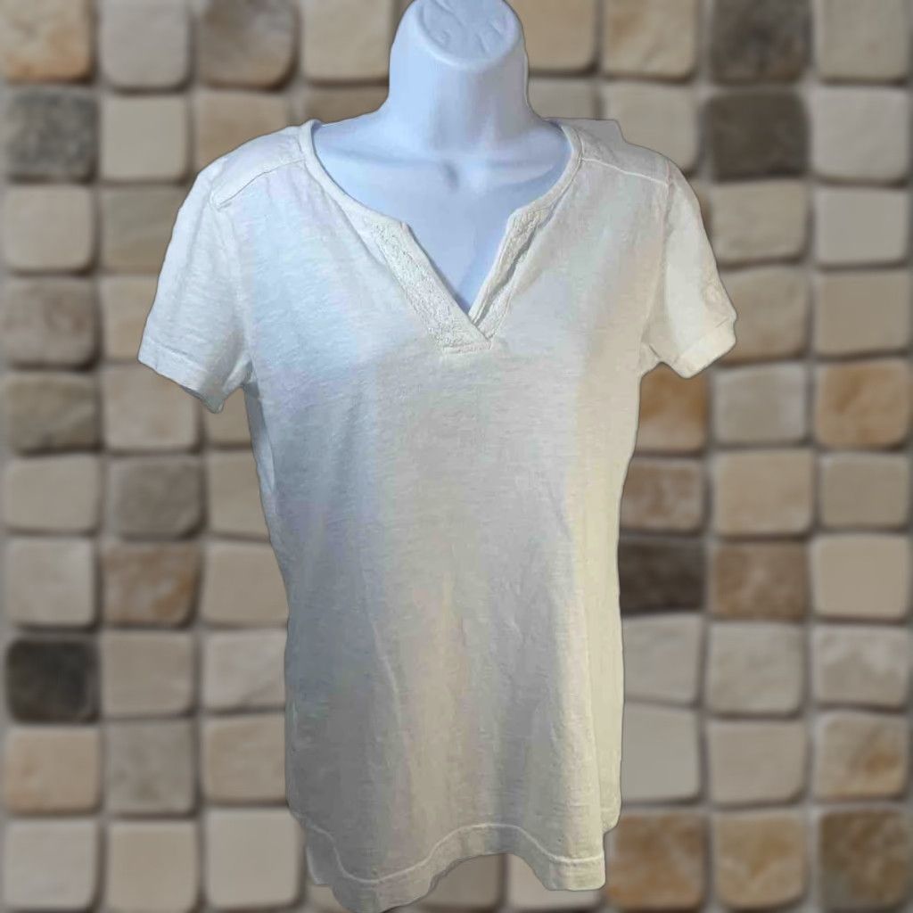 Eddie Bauer Eddie Bauer Blouse Shirt Women XS White Short Sleeve Lace V Neck Solid Pattern Regular Fit Size XS / US 0-2 / IT 36-38 - 1 Thumbnail