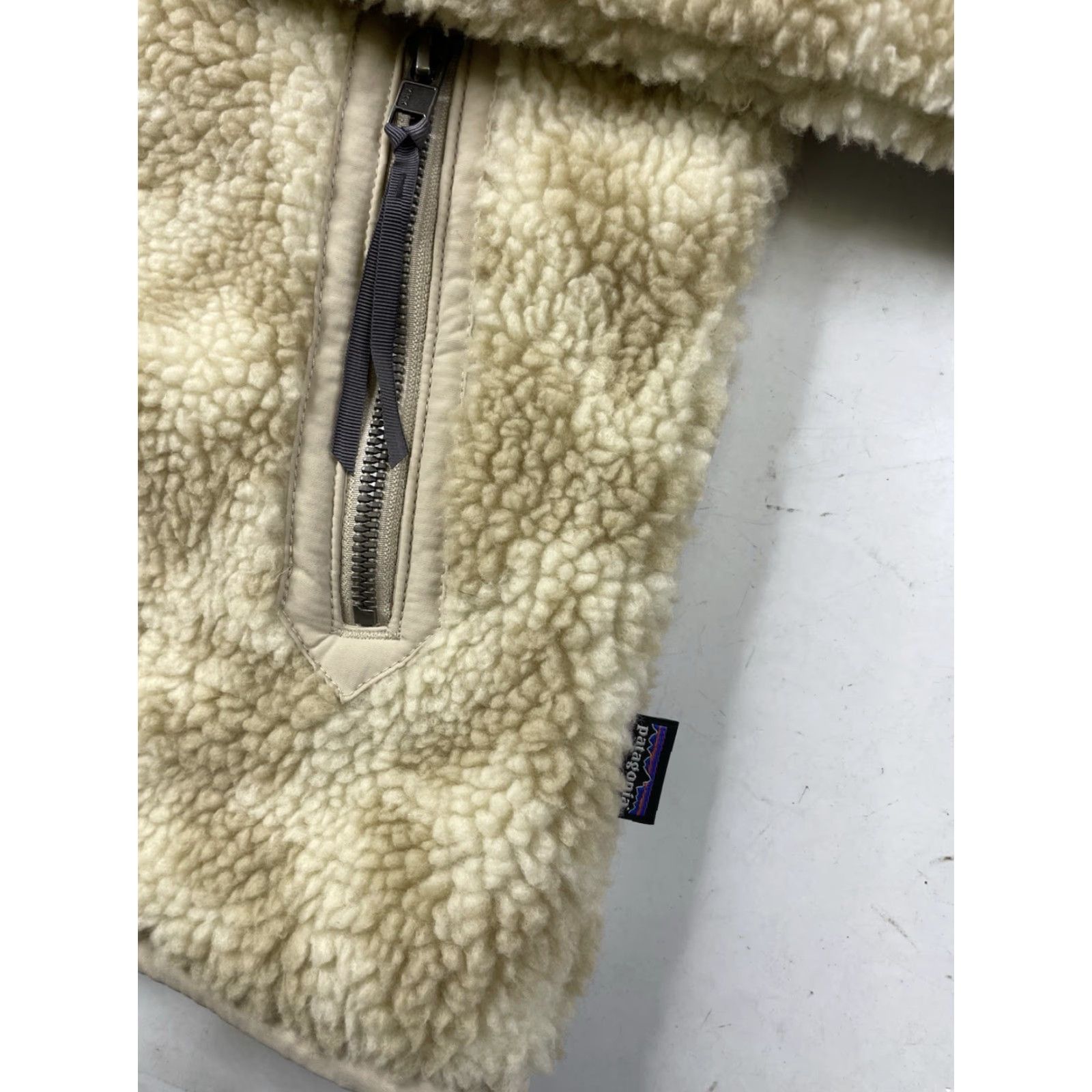 Patagonia Patagonia Jacket Womens Small Divided Sky Full Zip Fleece Sherpa Teddy Beige Moderate Weather Outdoor Style Womens, Regular, Zip, 25930 Size S / US 4 / IT 40 - 3 Thumbnail