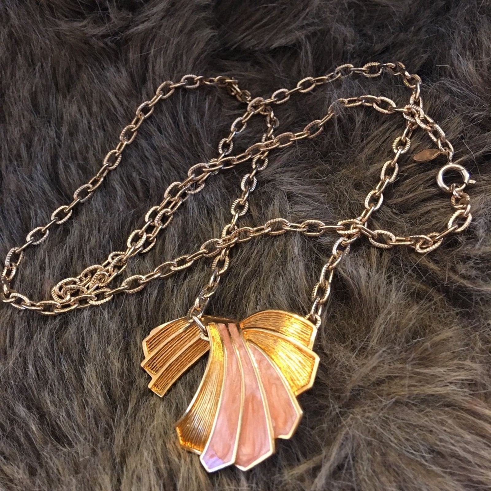 Vintage Vintage Avon enamel fan pendant gold link chain Size ONE SIZE - 6 Thumbnail