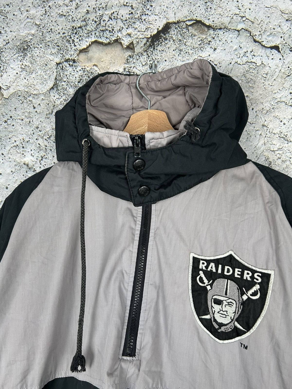 NFL Vintage Las Vegas Raiders NFL Taz Looney Tunes Jacket Size US M / EU 48-50 / 2 - 4 Thumbnail
