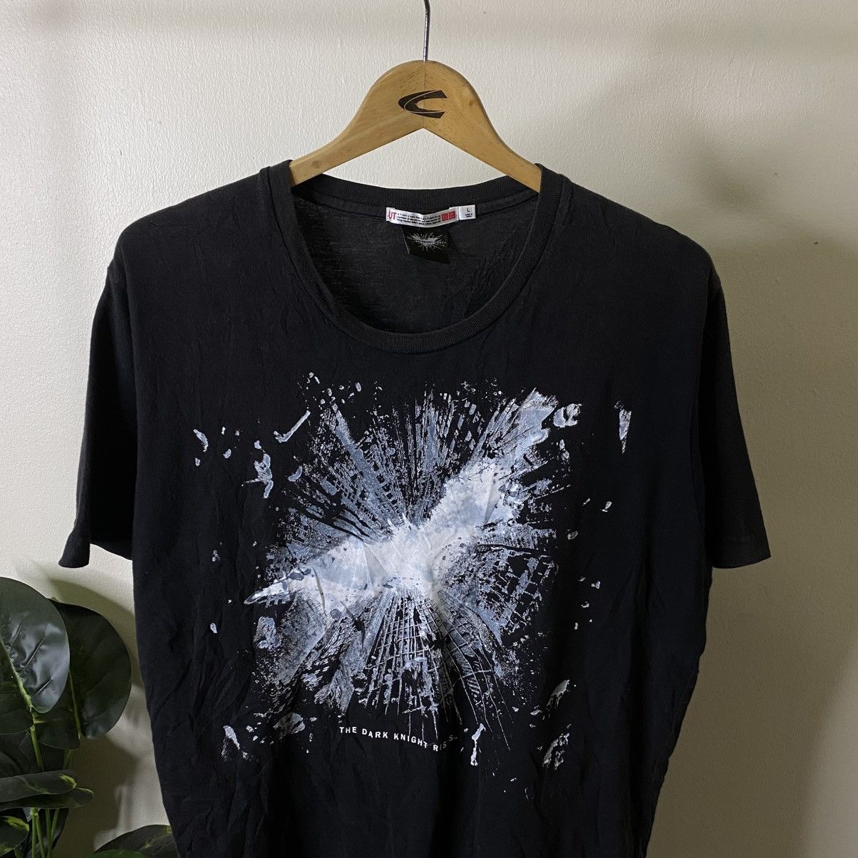 Uniqlo Batman The Dark Knight Rises Collaboration Tee Size US L / EU 52-54 / 3 - 2 Thumbnail