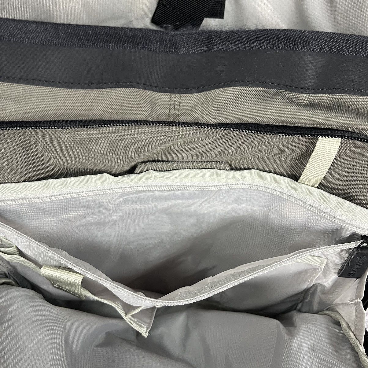 Nike × Vintage Nike Vintage 00’s Centre Swoosh Crossbody Messenger Bag Size ONE SIZE - 8 Thumbnail
