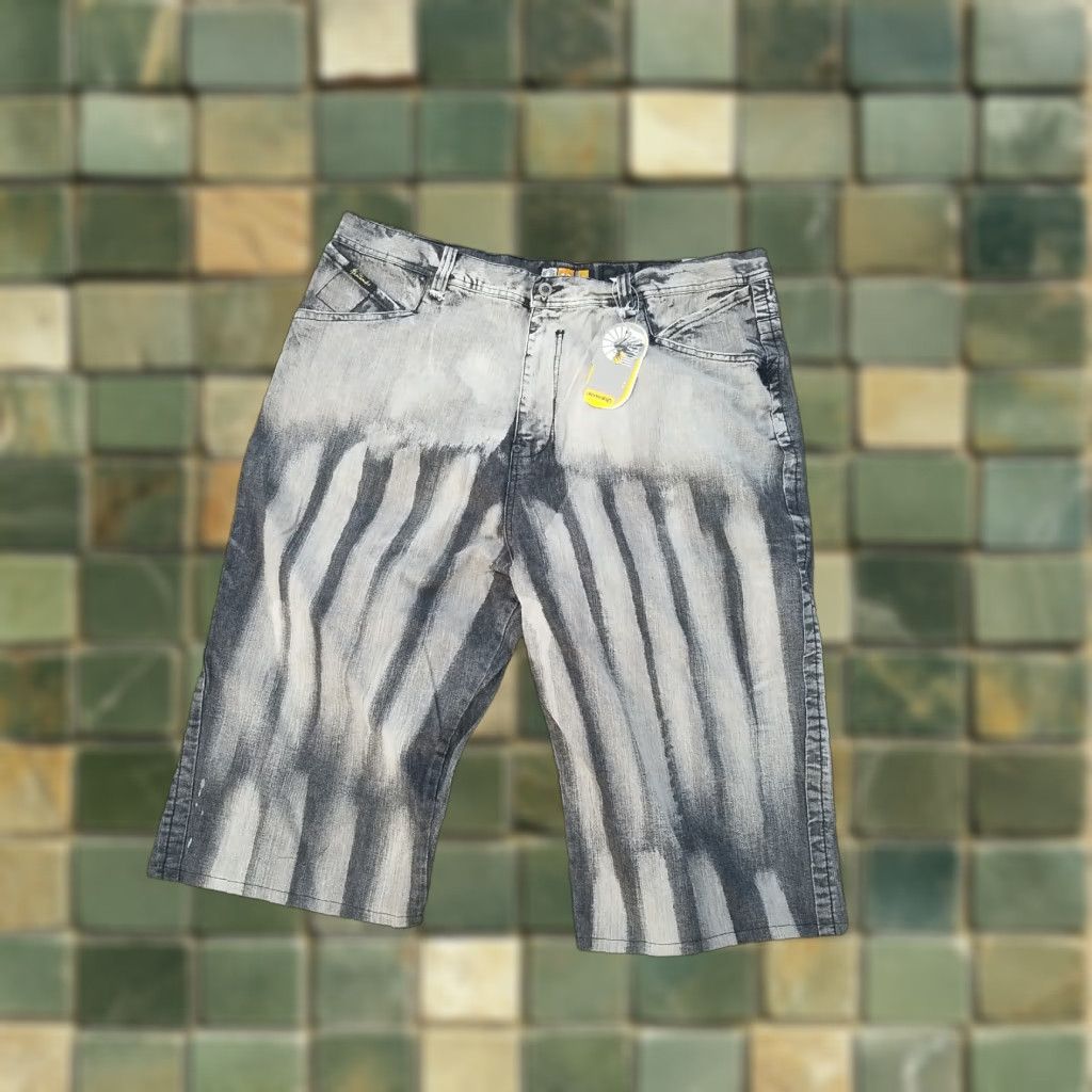 Akademiks VINTAGE Akademiks Jean Shorts Men's 40 Denim Shorts Size US 40 / EU 56 - 1 Thumbnail