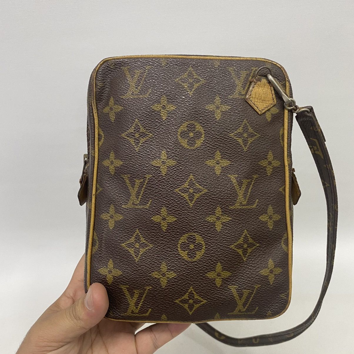 Vintage ‼️YES‼️AUTH. VINTAGE LOUIS VUITTON MINI DANUBE SHOULDER BAG Size ONE SIZE - 5 Thumbnail