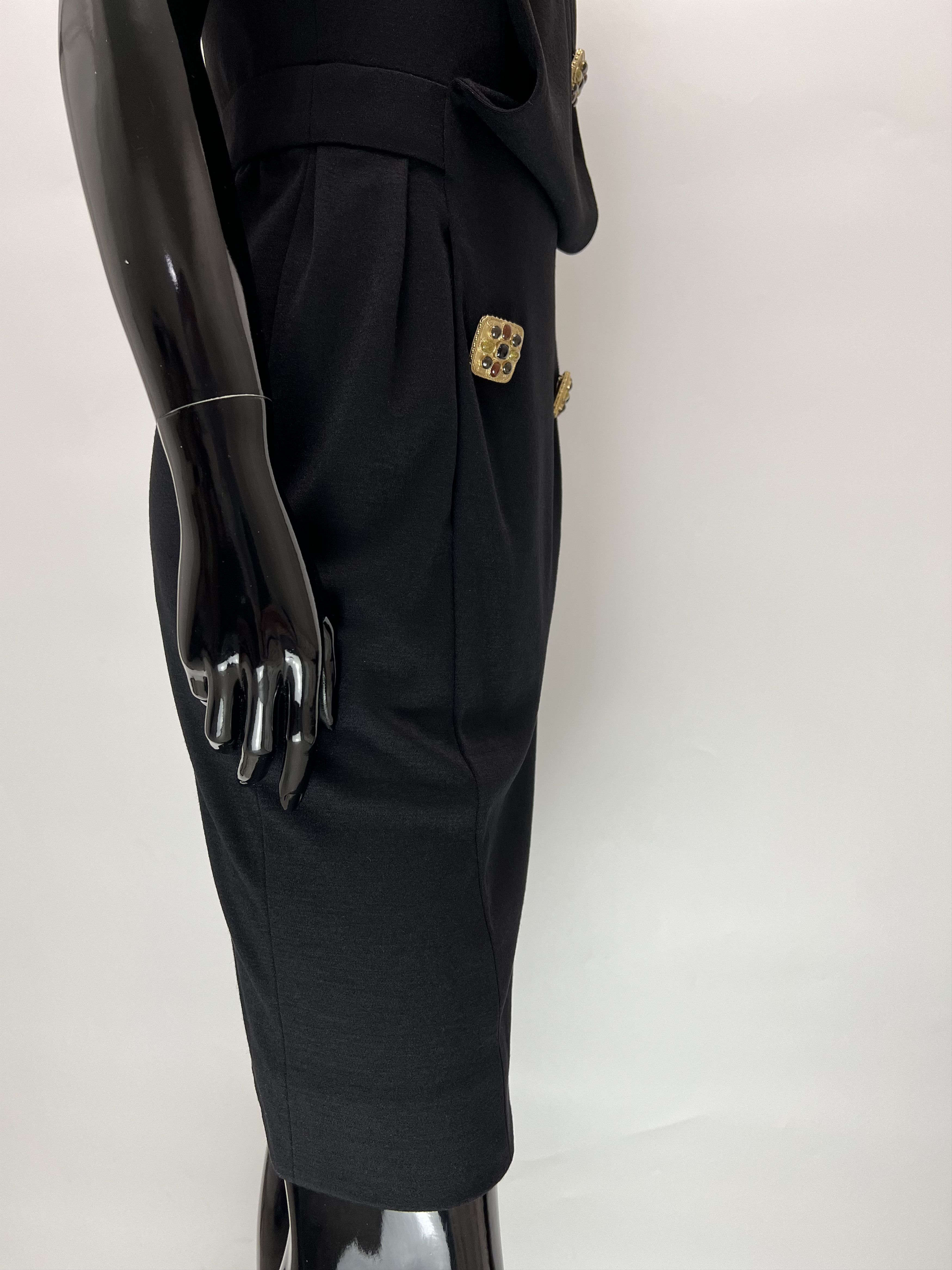 Chanel Chanel 100% Wool Short Sleeve Dress Rhinestones Decoration Size XS / US 0-2 / IT 36-38 - 11 Thumbnail