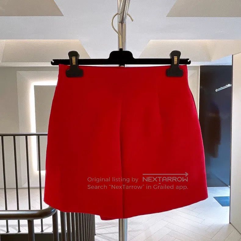 Valentino Valentino Red shorts with the V logo Size 37" - 2 Thumbnail