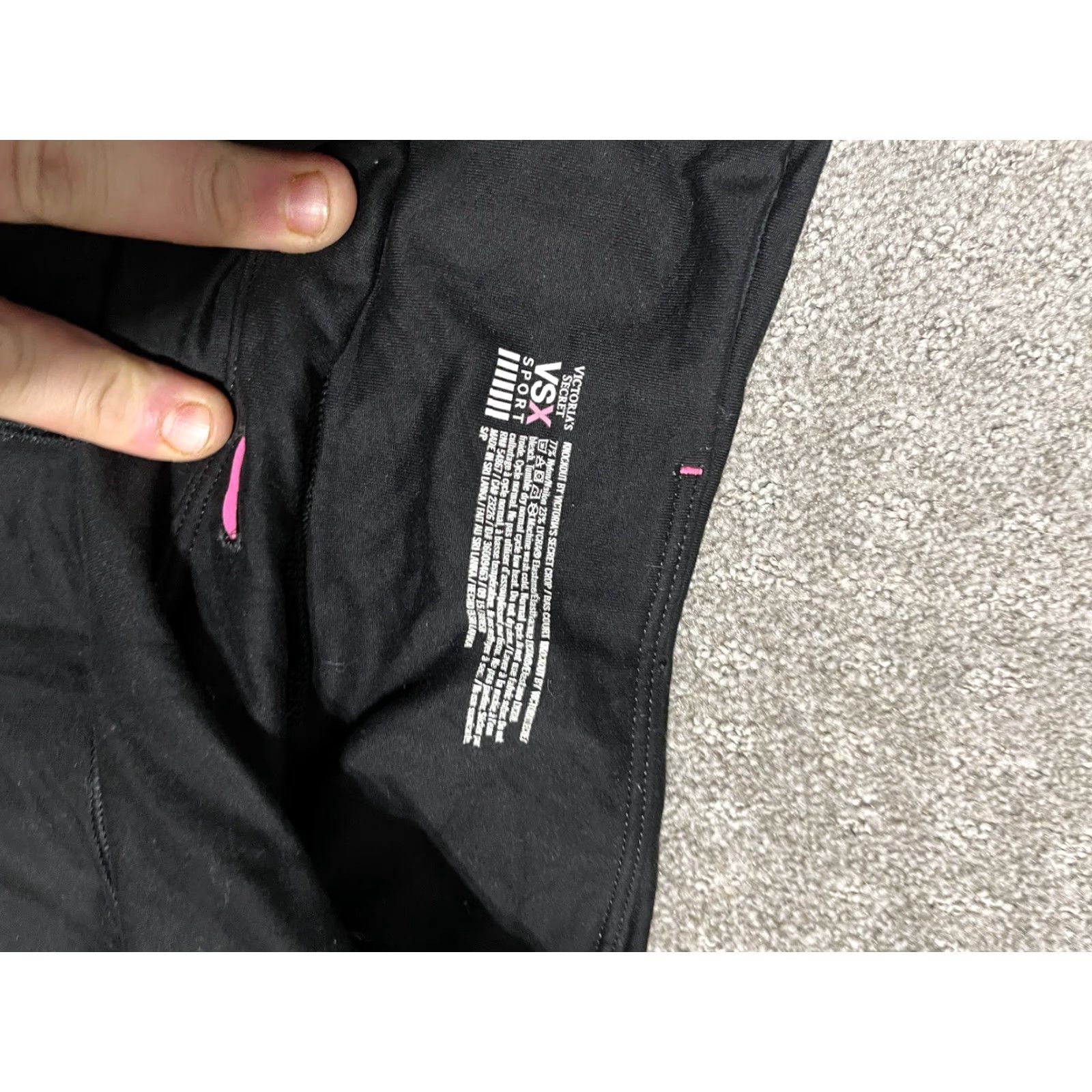 Victoria's Secret VSX Sport Victoria's Secret Capri Leggings S Black Victoria Sport Cropped Pants Activewear Womens Skinny Inseam 22 Fibers Blended Tight Knit Capris Size 28" / US 6 / IT 42 - 4 Thumbnail