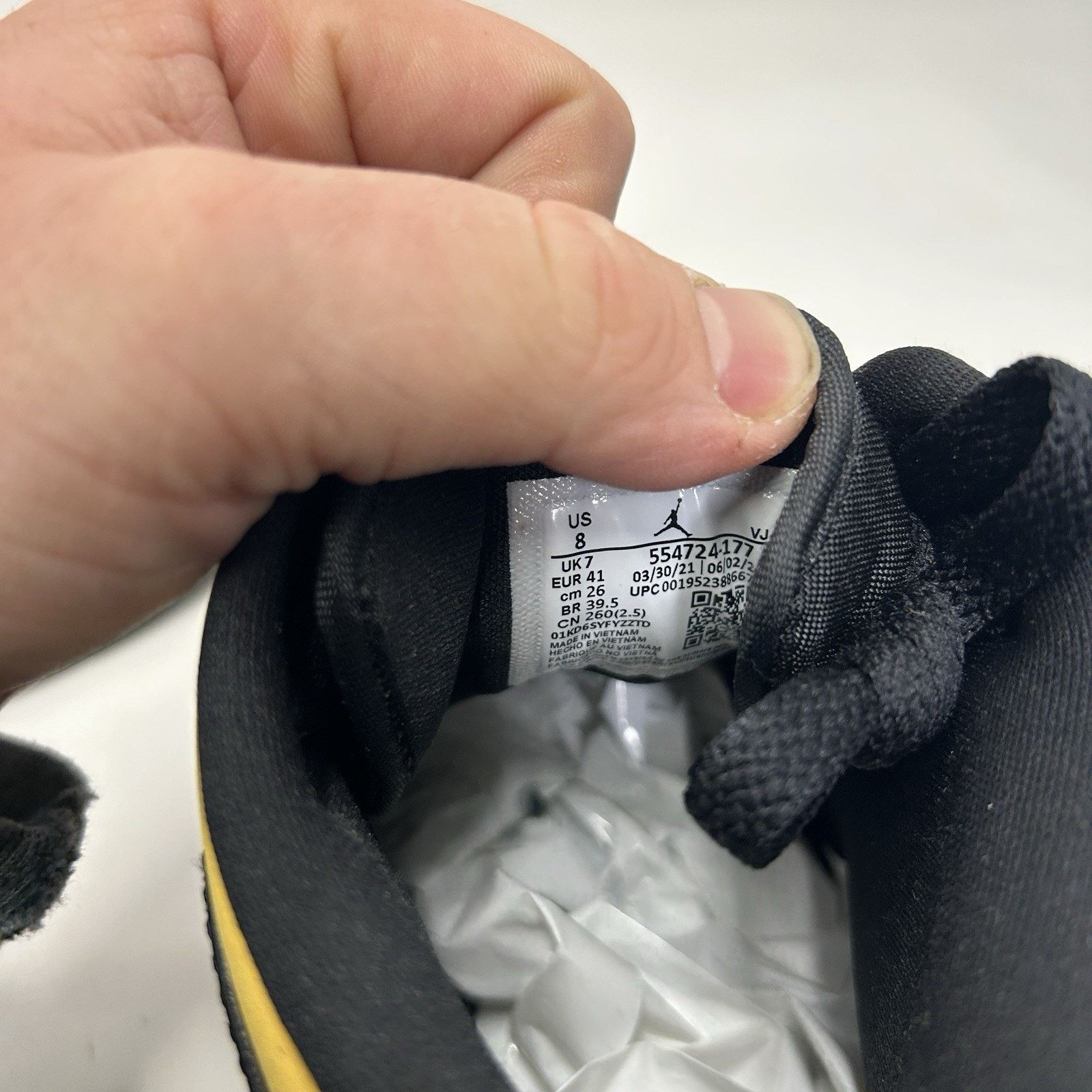 Jordan Brand Nike Jordan 1 Mid Retro “Pollen/Yellow Black” 554724-177 Size US 8 / EU 41 - 8 Thumbnail