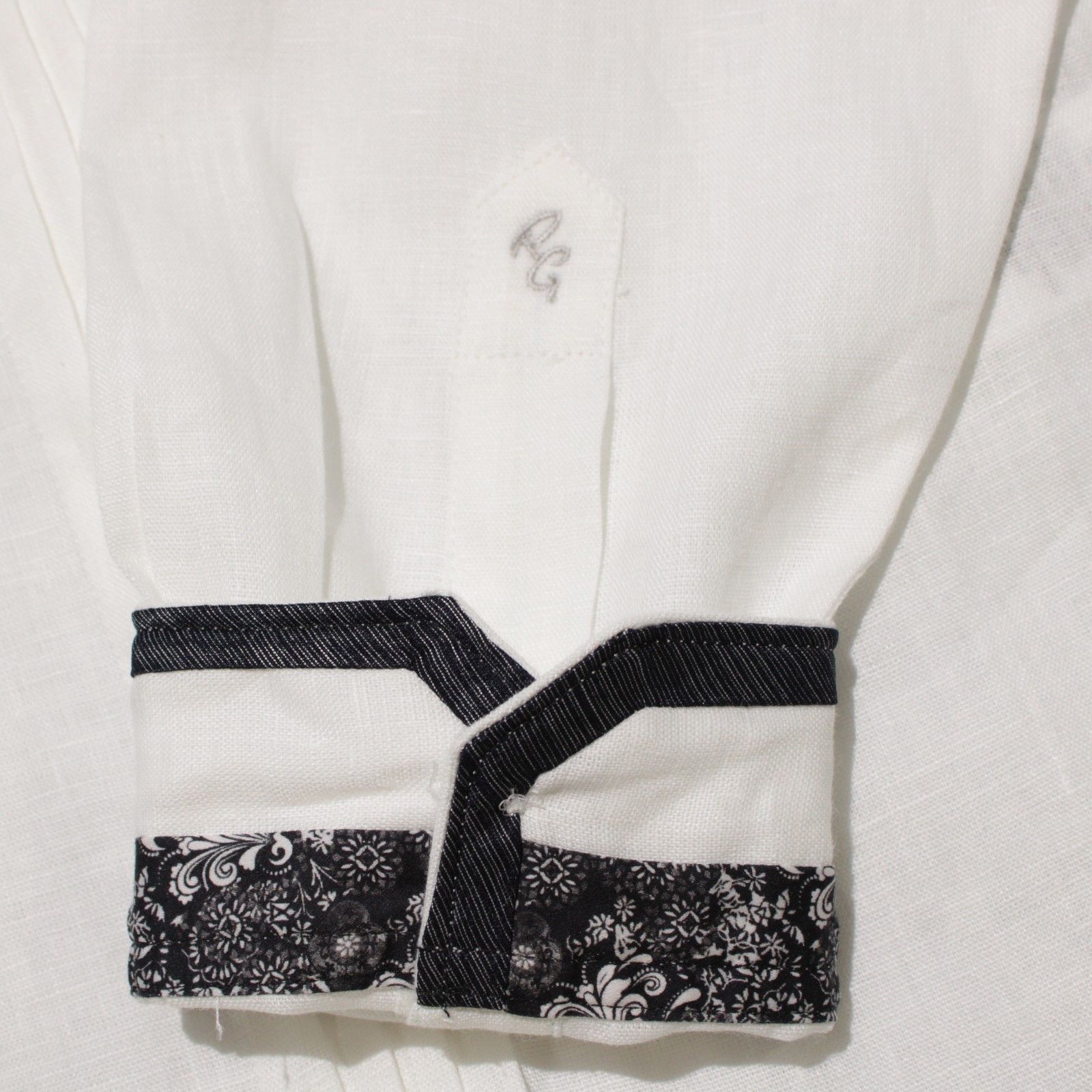 Robert Graham Robert Graham New with tags Shirt Size M US In White Size US M / EU 48-50 / 2 - 5 Thumbnail