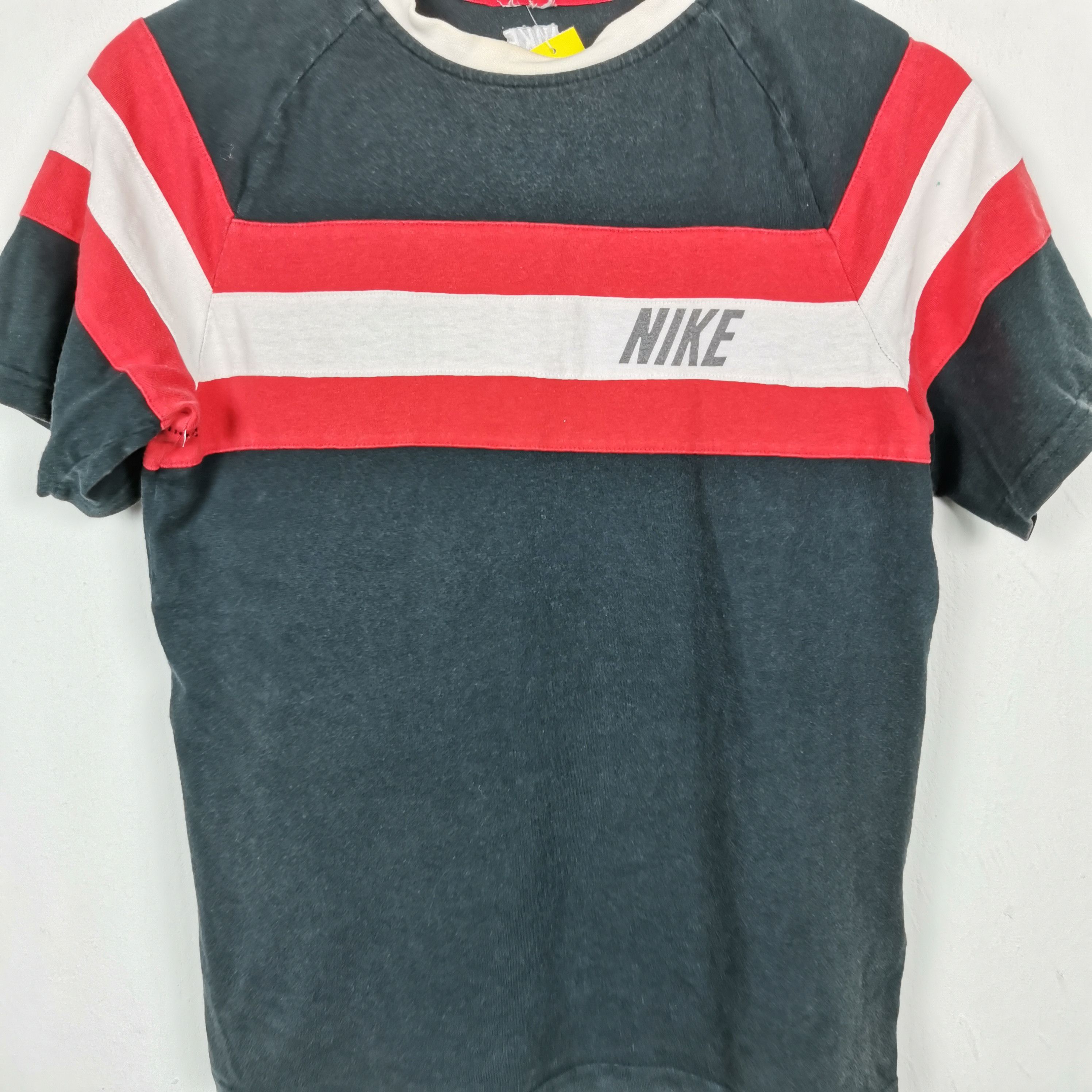 Vintage Vintage Y2K Nike T-Shirt Nike Swoosh Tees Stripe Tees Size US S / EU 44-46 / 1 - 5 Thumbnail