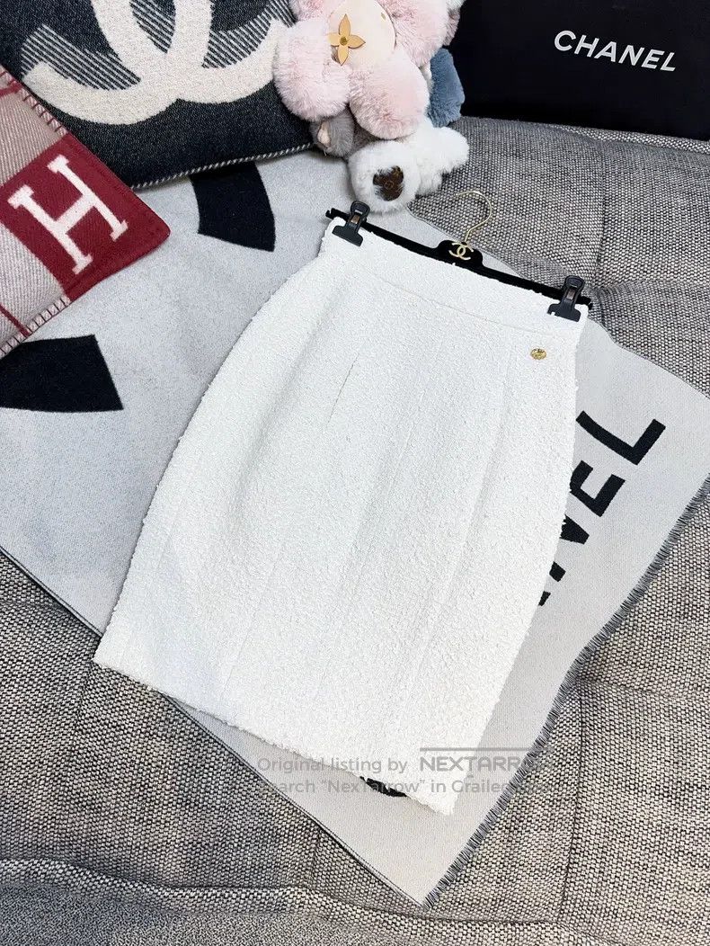 Chanel Chanel 18C high-waisted hip-wrapped sequin embroidered whi Size 24" / US 00 / IT 34 - 3 Thumbnail