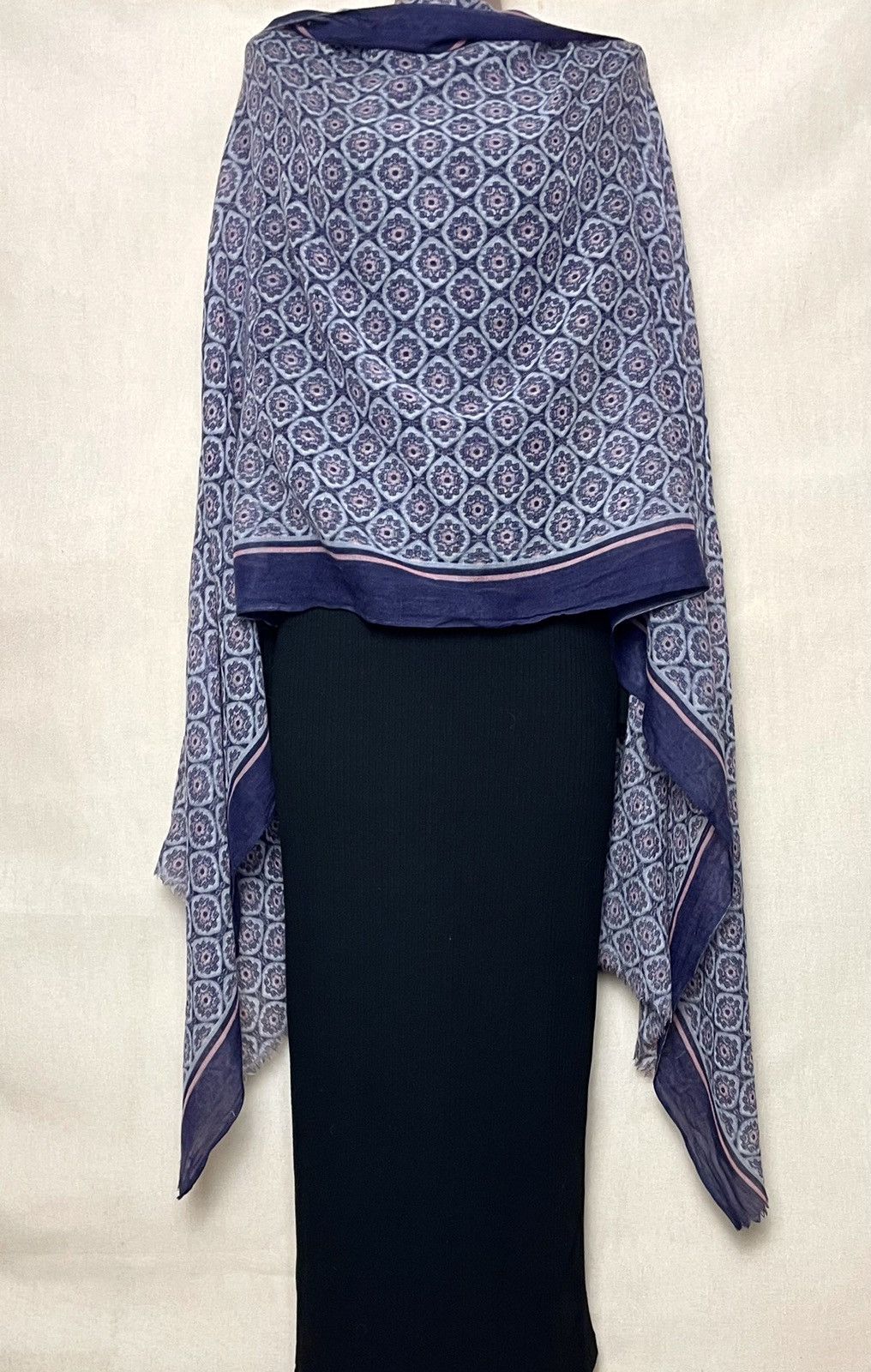 Other MOOILO cashmere purple geometric scarf shawl Size ONE SIZE - 3 Thumbnail