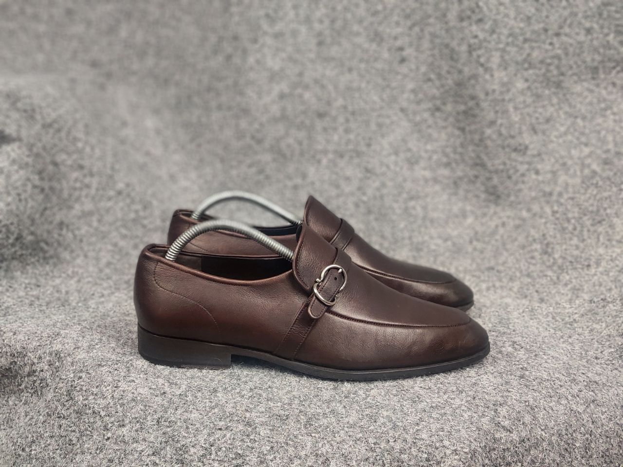 Salvatore Ferragamo Salvatore Ferragamo Terence Apron Toe Loafer Logo Shoes Size US 9 / EU 42 - 1 Thumbnail