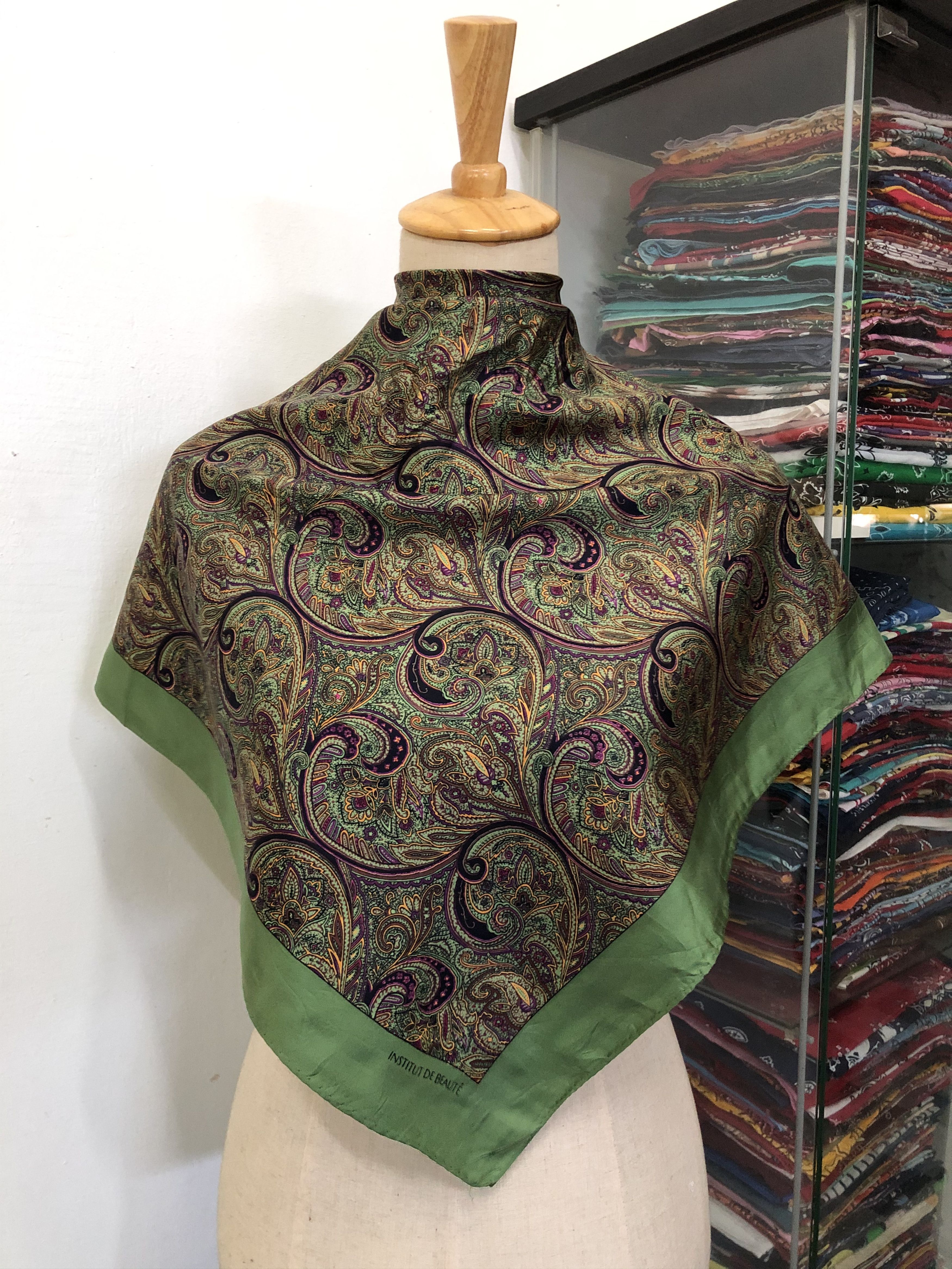 Vintage Vintage Institut De Beaute Silk Scarf Size ONE SIZE - 1 Thumbnail