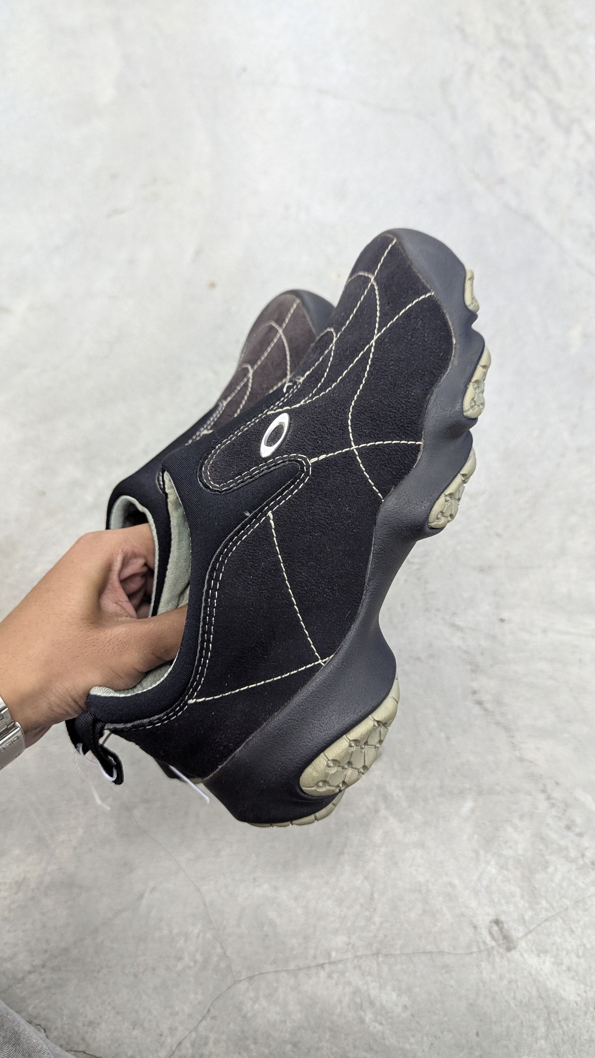 Oakley Vintage Y2K Oakley Flesh Bottlecap (Black) Shoes Gorpcore 90 Size US 6 / EU 39 - 12 Thumbnail