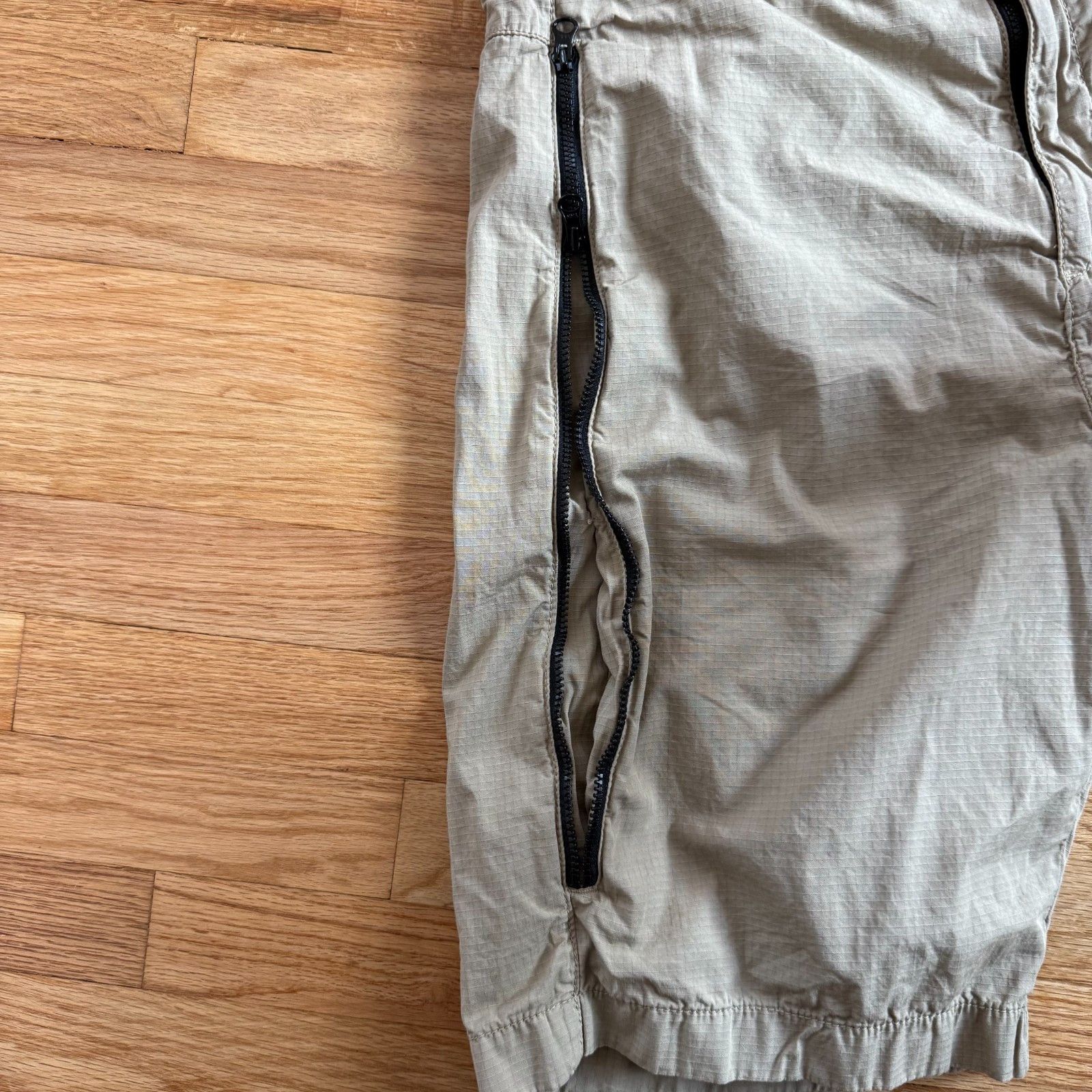 C.P. Company C.P. Company Rip Stop Beige Garment-Dyed Utility Shorts Size US 31 - 9 Thumbnail