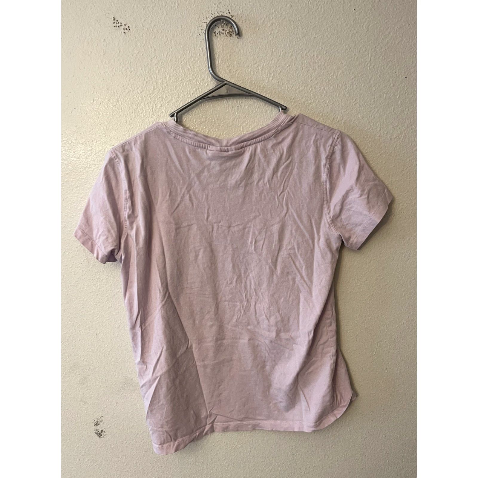 Fila Womens FILA V-Neck T-Shirt Short Sleeve Tee Medium Purple T-Shirt Womens Medium Purple V-Neck Short Sleeve Size M / US 6-8 / IT 42-44 - 3 Thumbnail