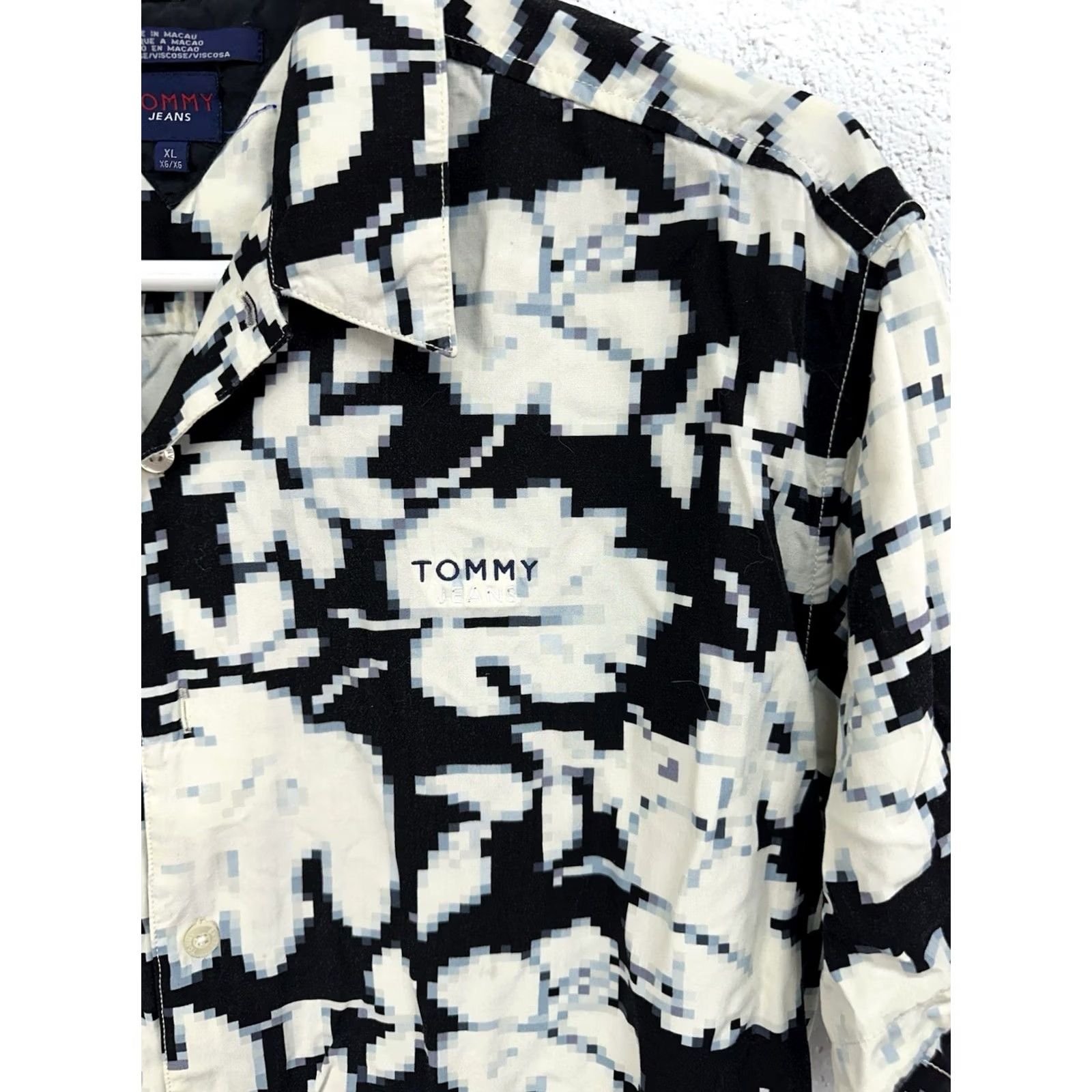 Tommy Hilfiger Tommy Jeans Hawaiian Shirt XL Floral Button Front Men’s Size Size US XL / EU 56 / 4 - 2 Thumbnail