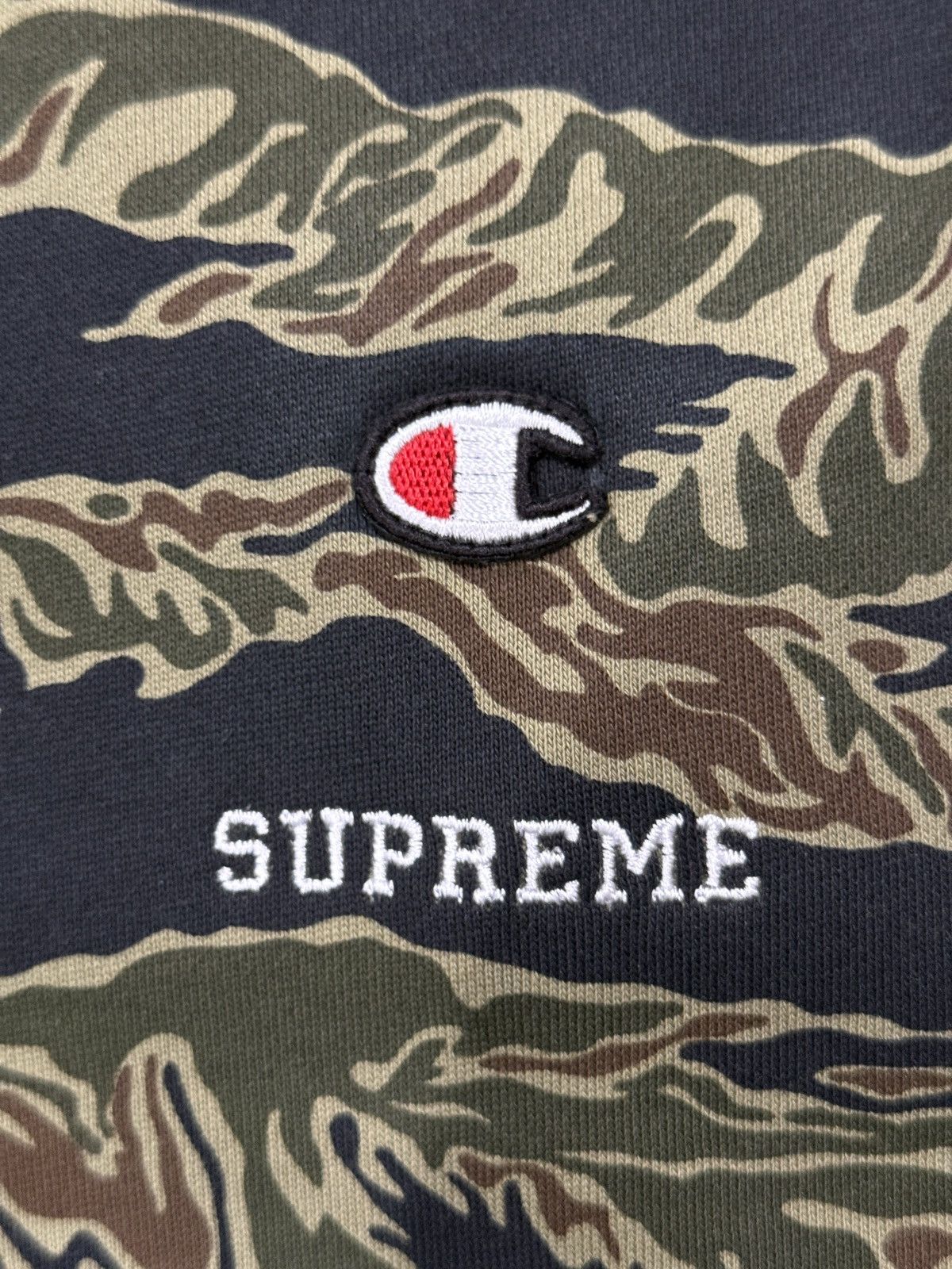 Champion × Supreme SUPREME FW15 X CHAMPION TIGER STRIPE CAMO SWEATPANTS SIZE XL Size US 36 / EU 52 - 4 Thumbnail
