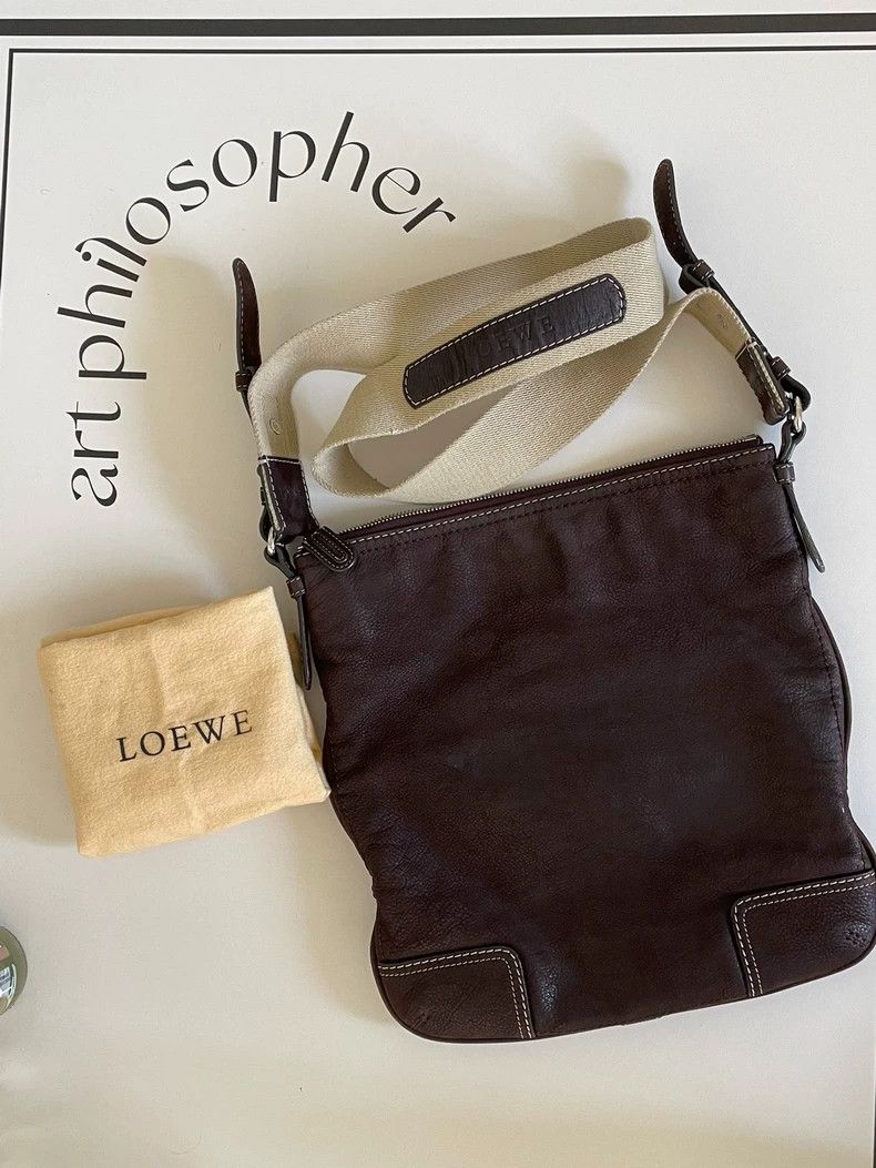 Loewe loewe A large logo crossbody bag with full leather stitchin Size ONE SIZE - 4 Thumbnail