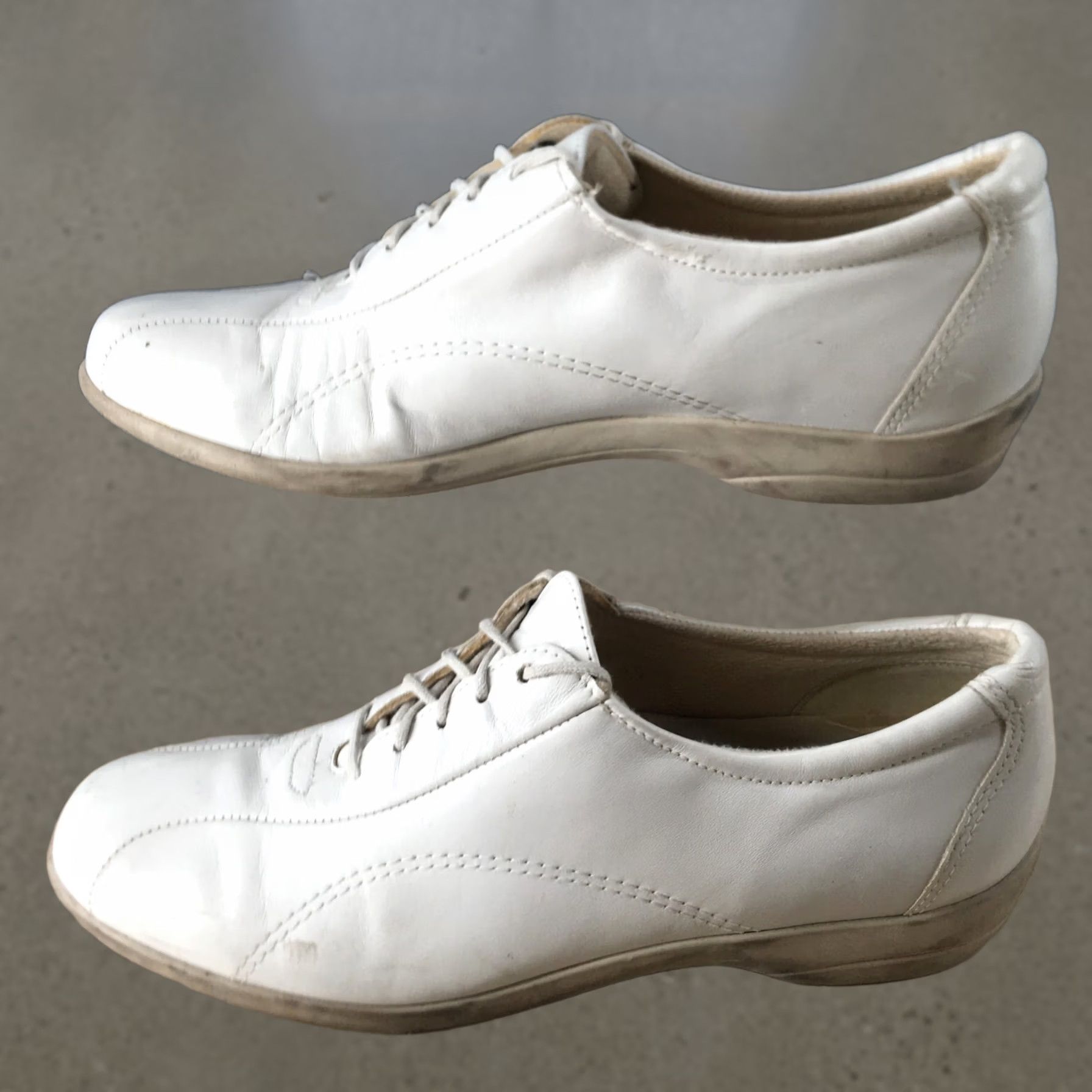 Vintage Munro Shoes Womens Low Top Sneakers Beige Leather Lace Up Casual Comfort N Size M / US 6-8 / IT 42-44 - 1 Thumbnail