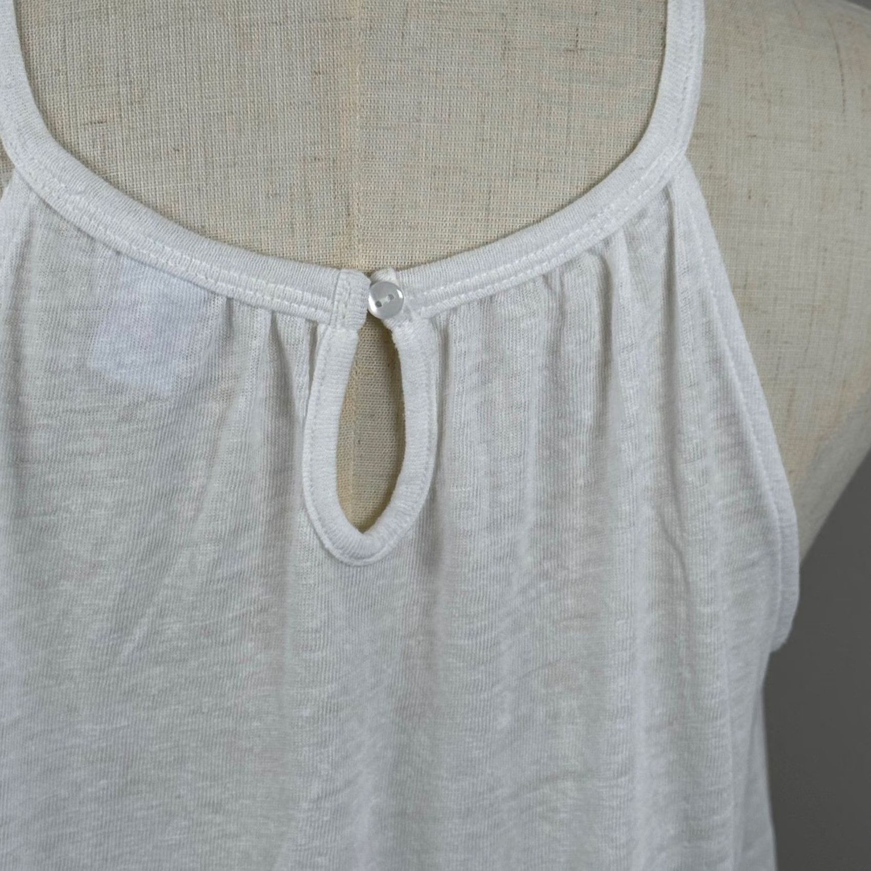 Old Navy Old Navy Womens M Halter Tank Top White Linen Blend Crochet High Neck Beachy EUC Size M / US 6-8 / IT 42-44 - 4 Thumbnail