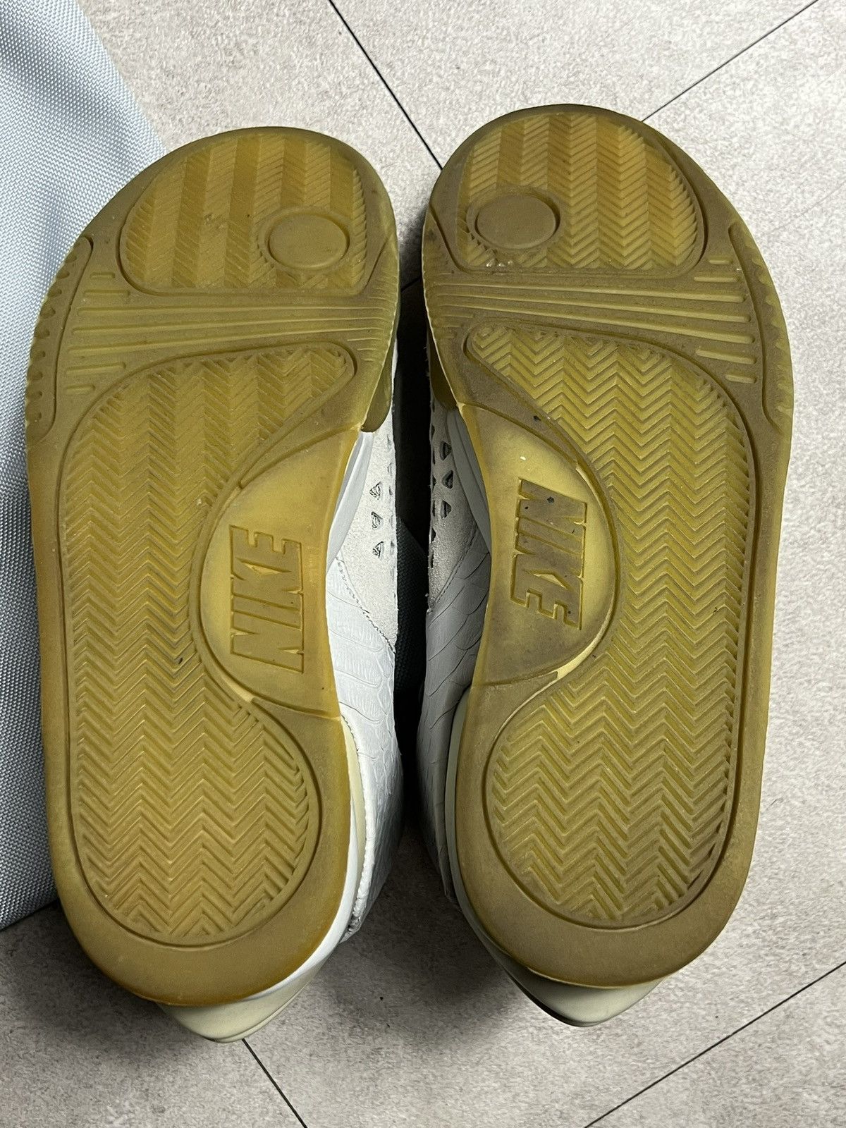 Nike Nike Air Yeezy 2 Pure Platinum Sneaker size 10 Size US 10 / EU 43 - 13 Thumbnail
