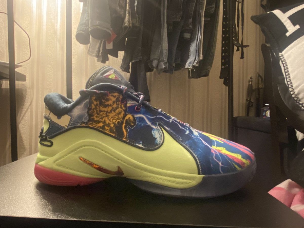 Nike Lebron 22 Bryce’s World Size US 11 / EU 44 - 2 Thumbnail