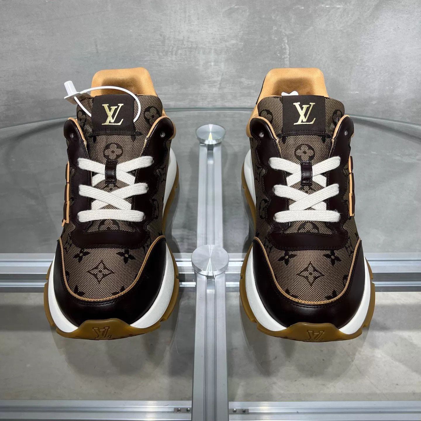 Louis Vuitton Brown Low-Top Sneakers Size 9 Size US 9 / EU 42 - 1 Thumbnail