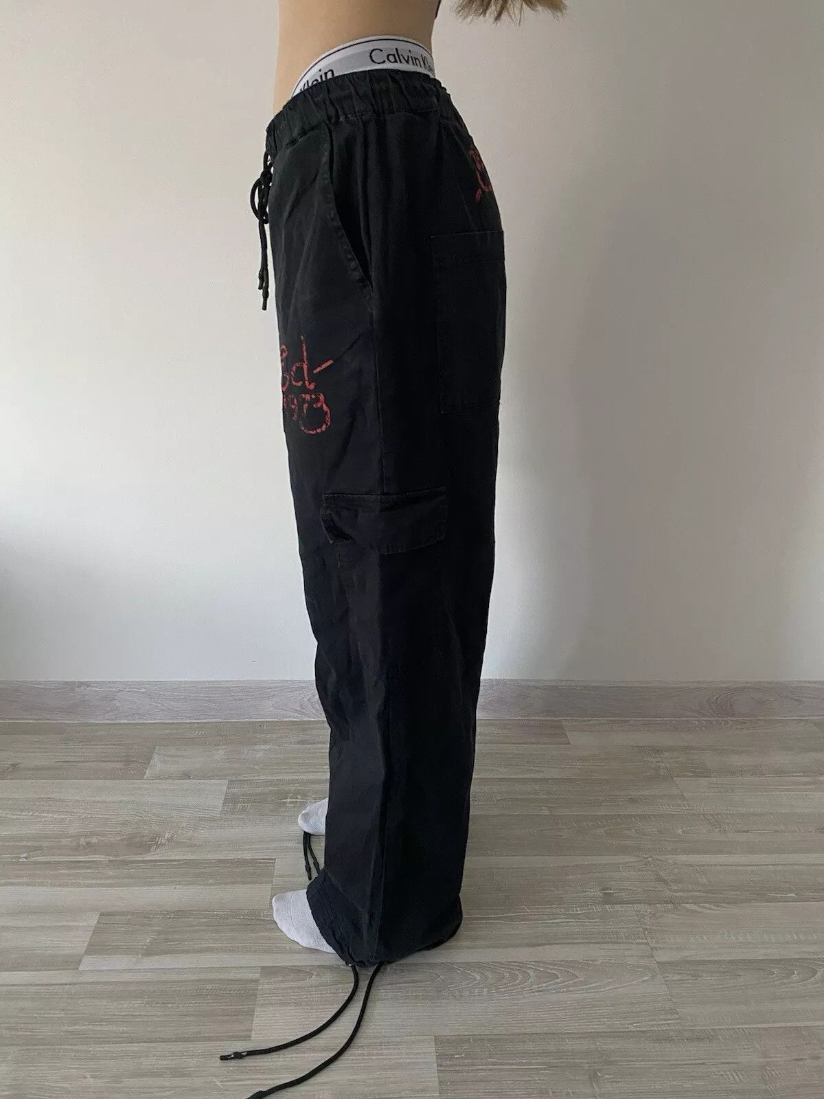 Ed Hardy Ed hardy x UO exclusive black cargo pants Sz L Women Size 30" / US 8 / IT 44 - 5 Thumbnail