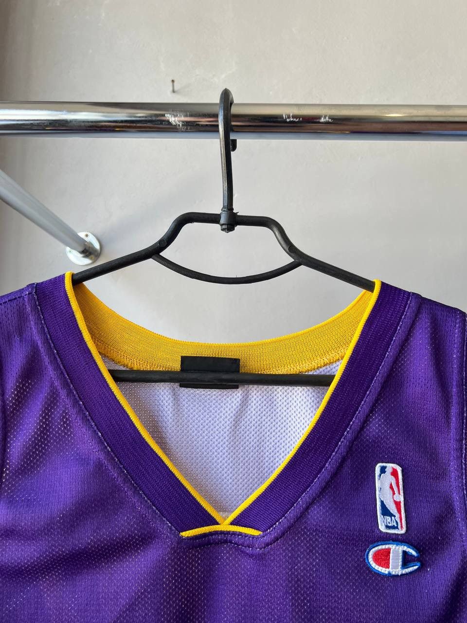 NBA VINTAGE LOS ANGELES LAKERS #24 BASKETBALL CHAMPION JERSEY L Size US L / EU 52-54 / 3 - 4 Thumbnail