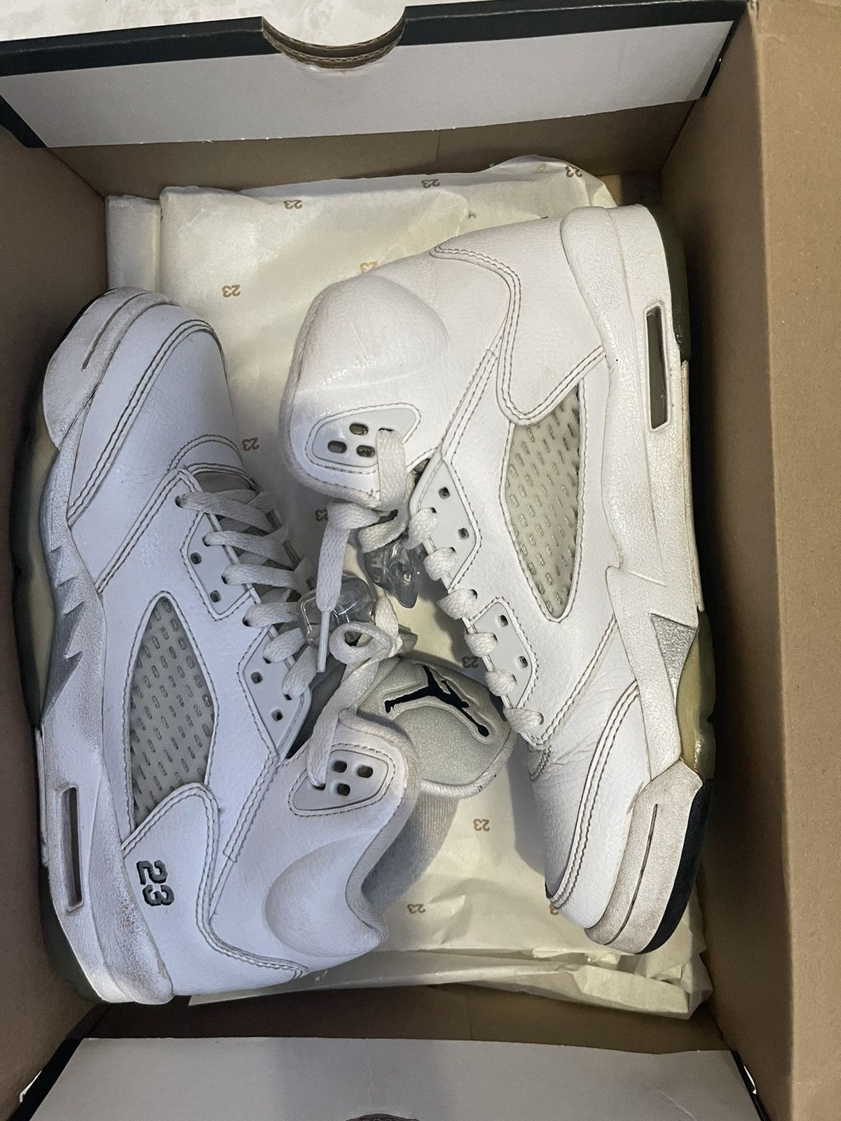 J Shoes × Jordan Brand × Nike Jordan Retro 5 White Metallic 2014 Size US 5.5 / EU 38 - 3 Thumbnail