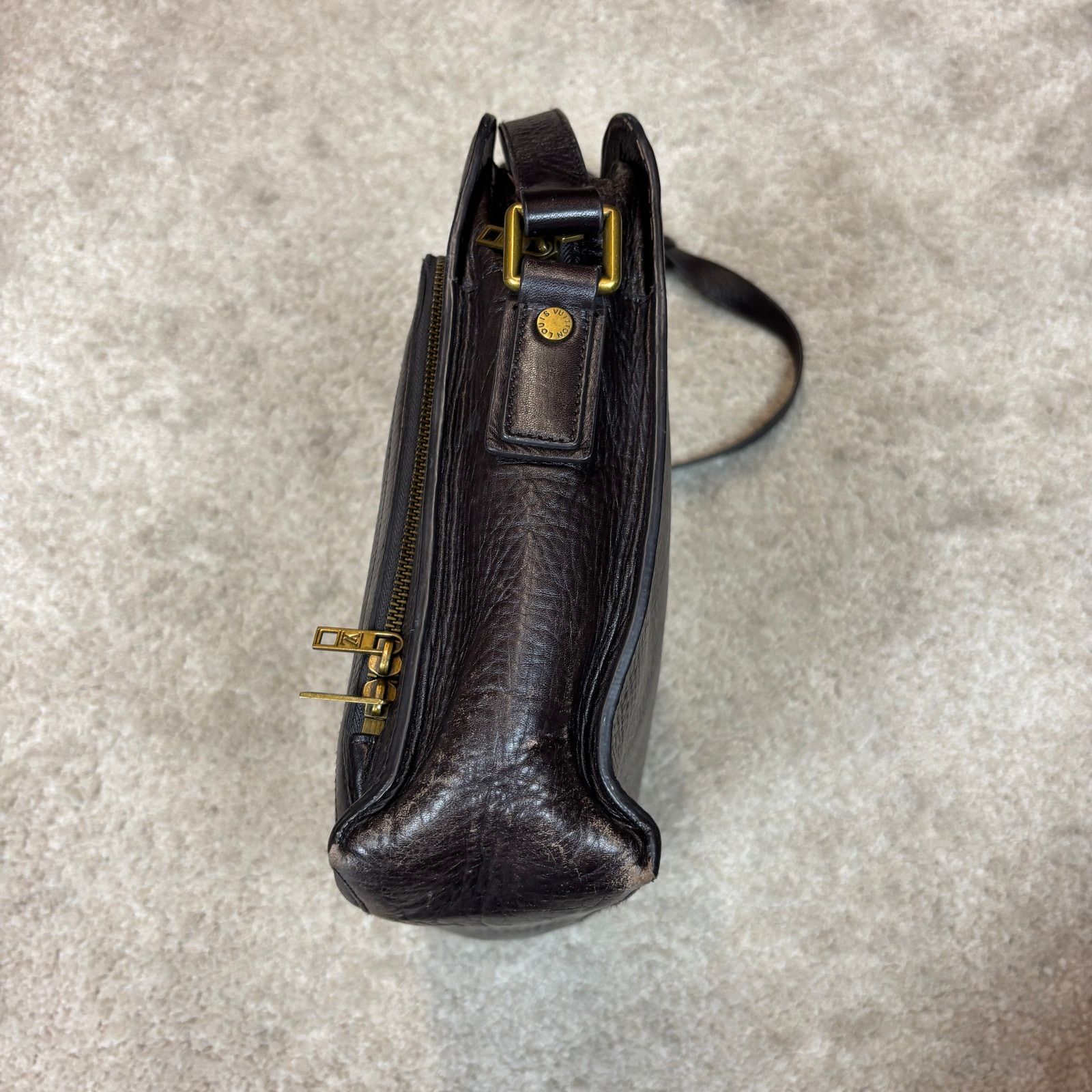 Louis Vuitton Louis Vuitton Taiga Brown Leather Messenger Shoulder Bag Size ONE SIZE - 9 Thumbnail