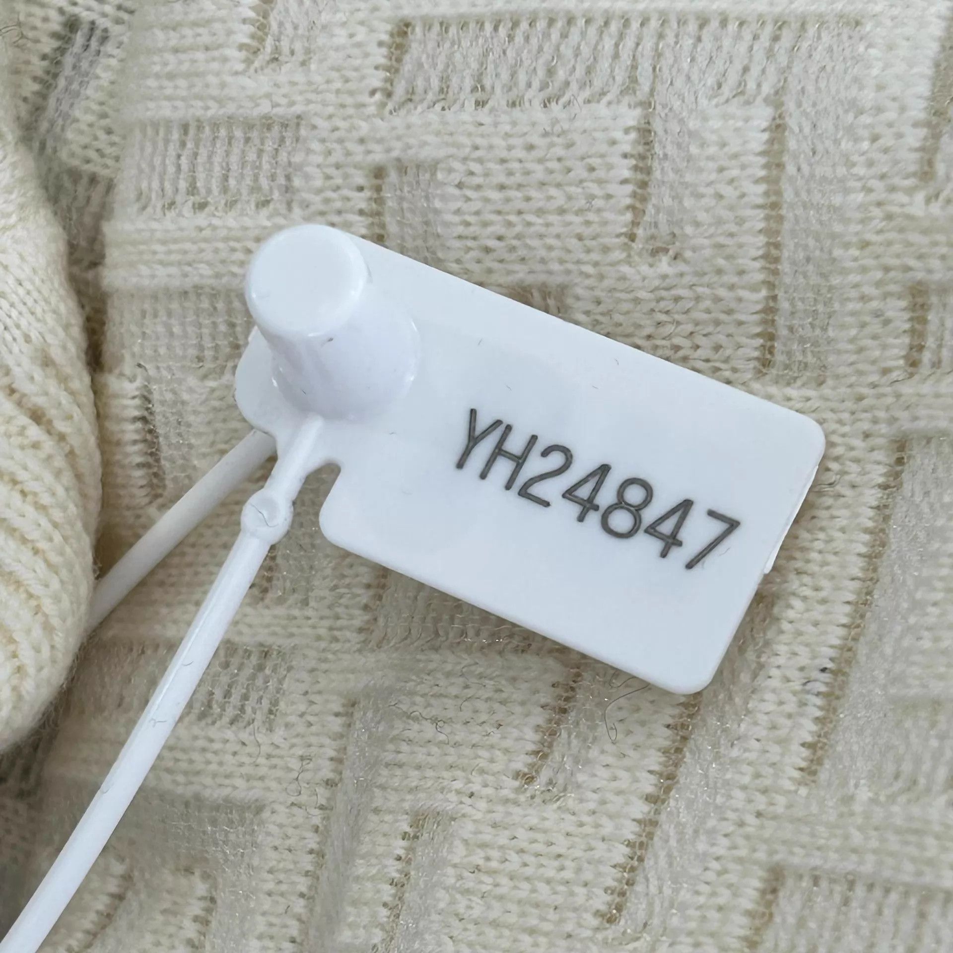 Fendi Fendi New White FF Pattern Crewneck Wool Pullover Size US M / EU 48-50 / 2 - 8 Thumbnail