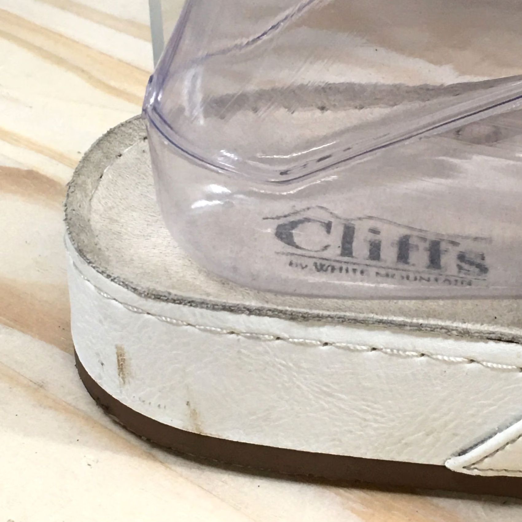 Vintage Cliffs by White Mountain Sandals Womens 7.5 M Hot Spot White Faux Leather Wedge Sandal Size US 8 / IT 38 - 3 Thumbnail