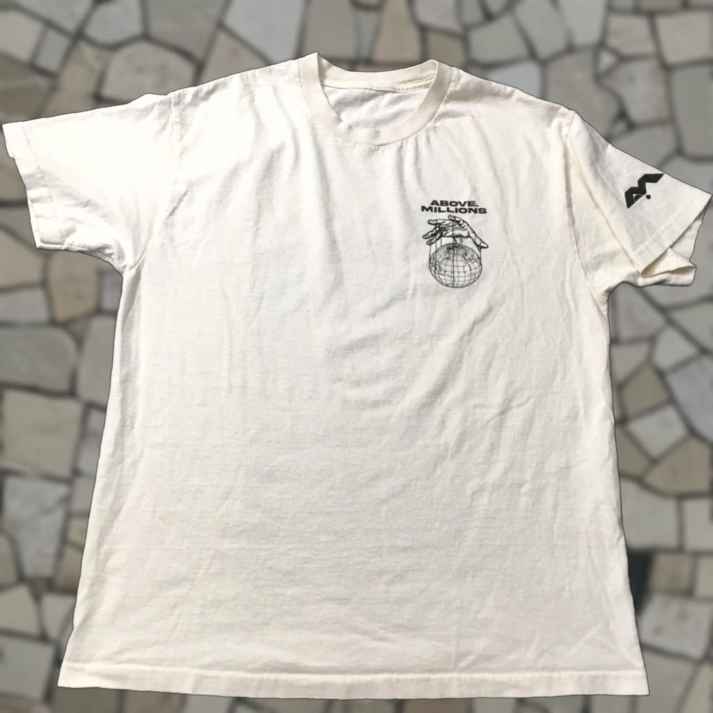 Vintage VINTAGE The World is Yours T shirt tee globe above millions White 100% Cotton softeez Graphic Tee Unisex Adults L Mens Size US L / EU 52-54 / 3 - 1 Thumbnail