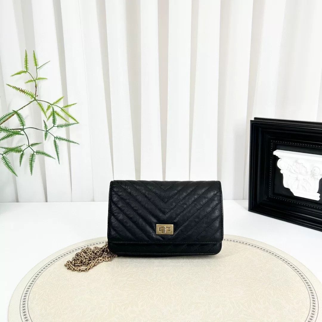Chanel Pre-loved Bag Very good condition Size ONE SIZE - 1 Thumbnail