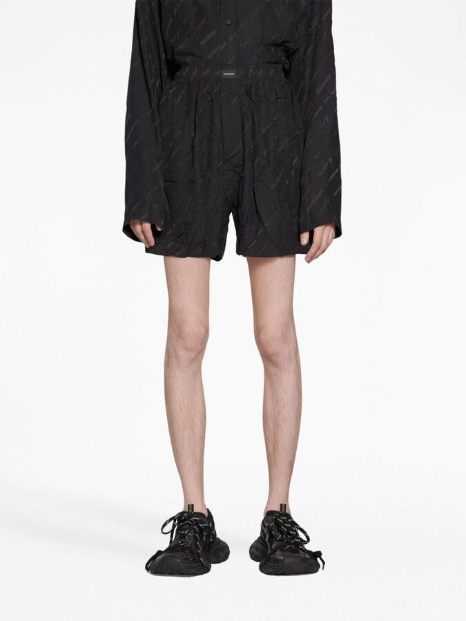 Balenciaga o1w1db10425 Logomania All Over Pyjama Shorts in Black Size US 32 / EU 48 - 5 Thumbnail