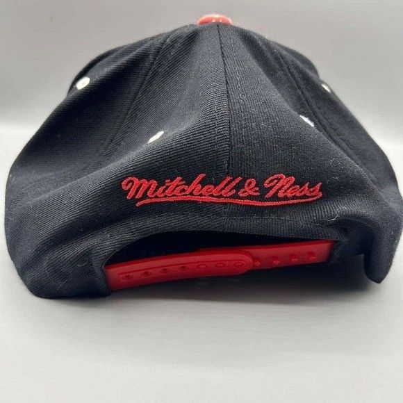 Mitchell & Ness Chicago Bulls Hat Men Black Big Logo Embroidered Snap Back Size ONE SIZE - 6 Thumbnail