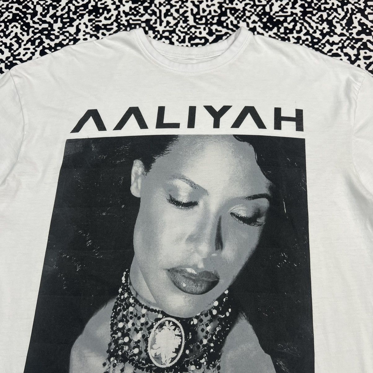 Rap Tees Vintage Y2K AALIYAH Band Rap Style Face Girl Print T-shirt Size US M / EU 48-50 / 2 - 6 Thumbnail