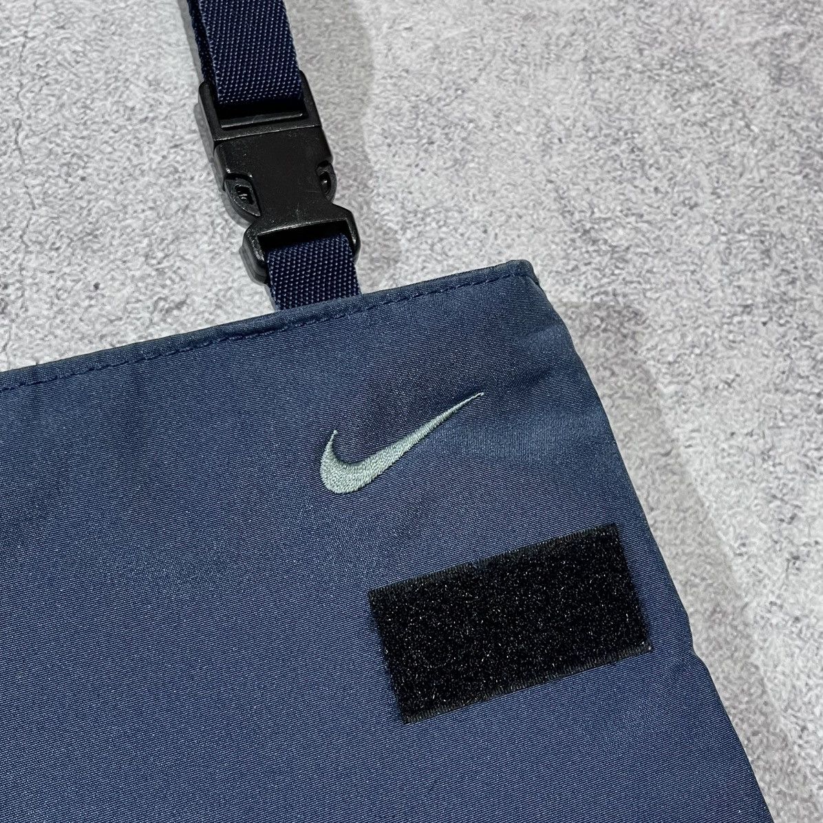 Nike × Vintage Vintage Nike Messenger Navy Blue Bag 365 All Zones Size ONE SIZE - 4 Thumbnail