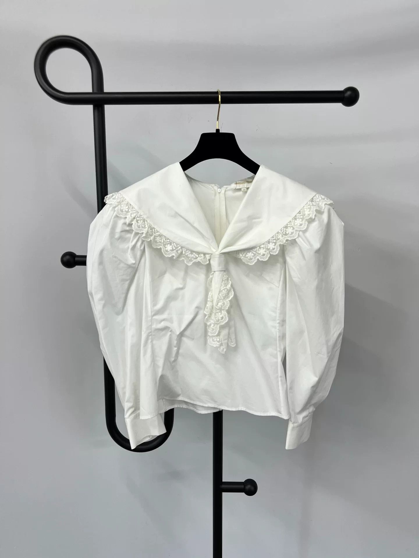 DEN IM by SIKI IM SHUSHU/TONG White Bubble Sleeve Navy Collar Blouse Size M / US 6-8 / IT 42-44 - 1 Thumbnail